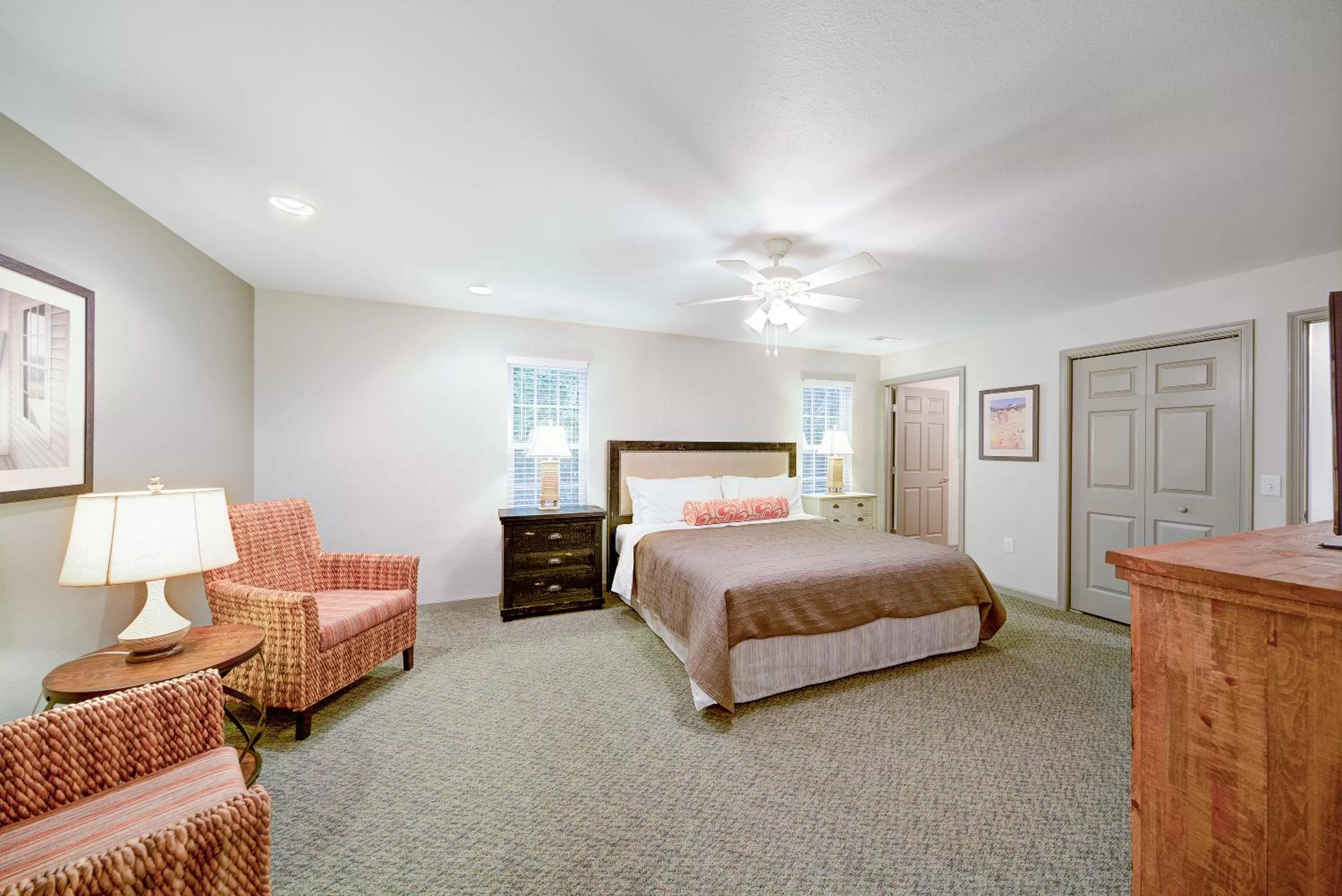 Photo of the whole room, Bed in Hilton Vacation Club Beachwoods Kitty Hawk