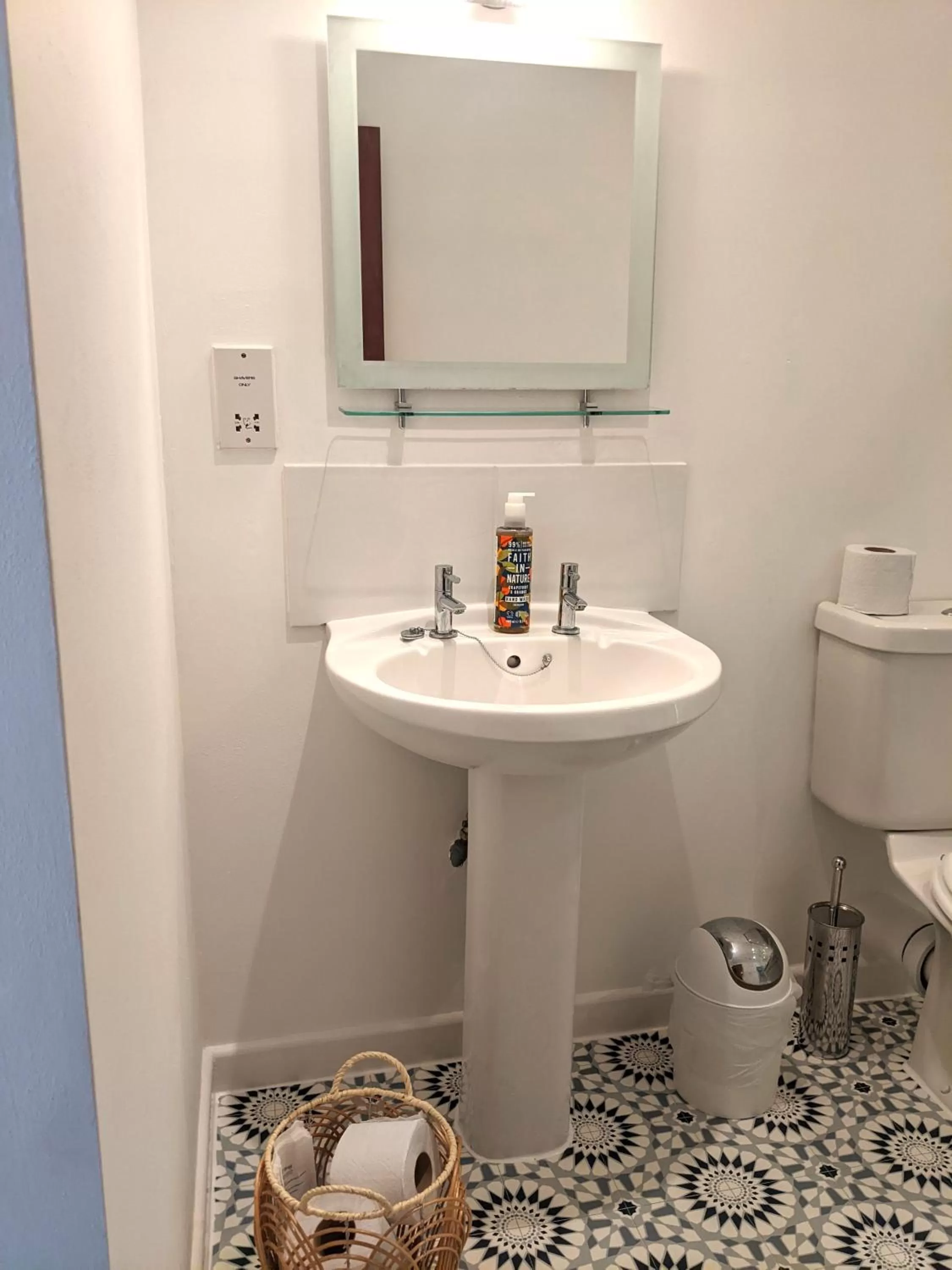 Bathroom in Kingfisher Barn