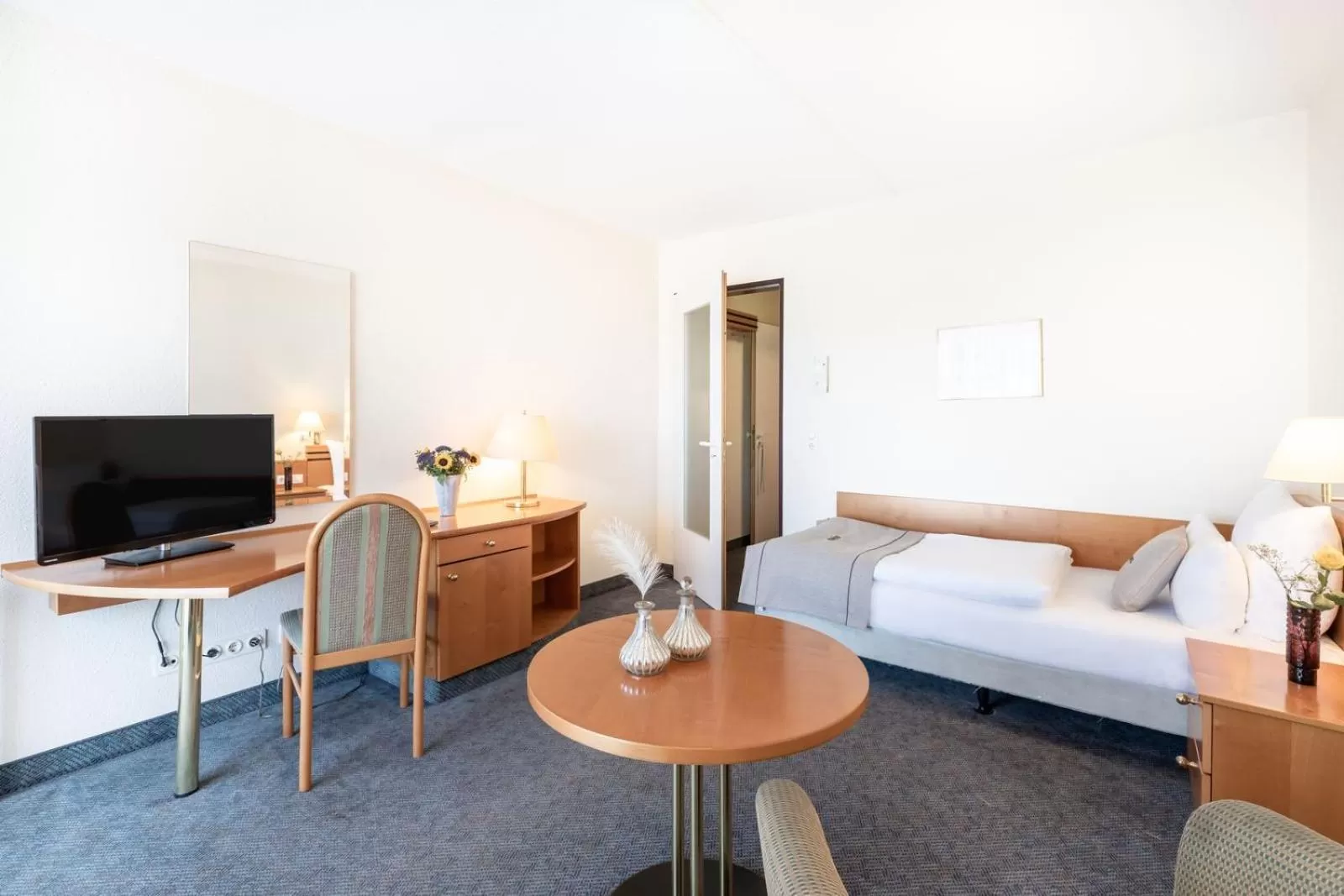 Living room, Bed in acora Leipzig Living the City