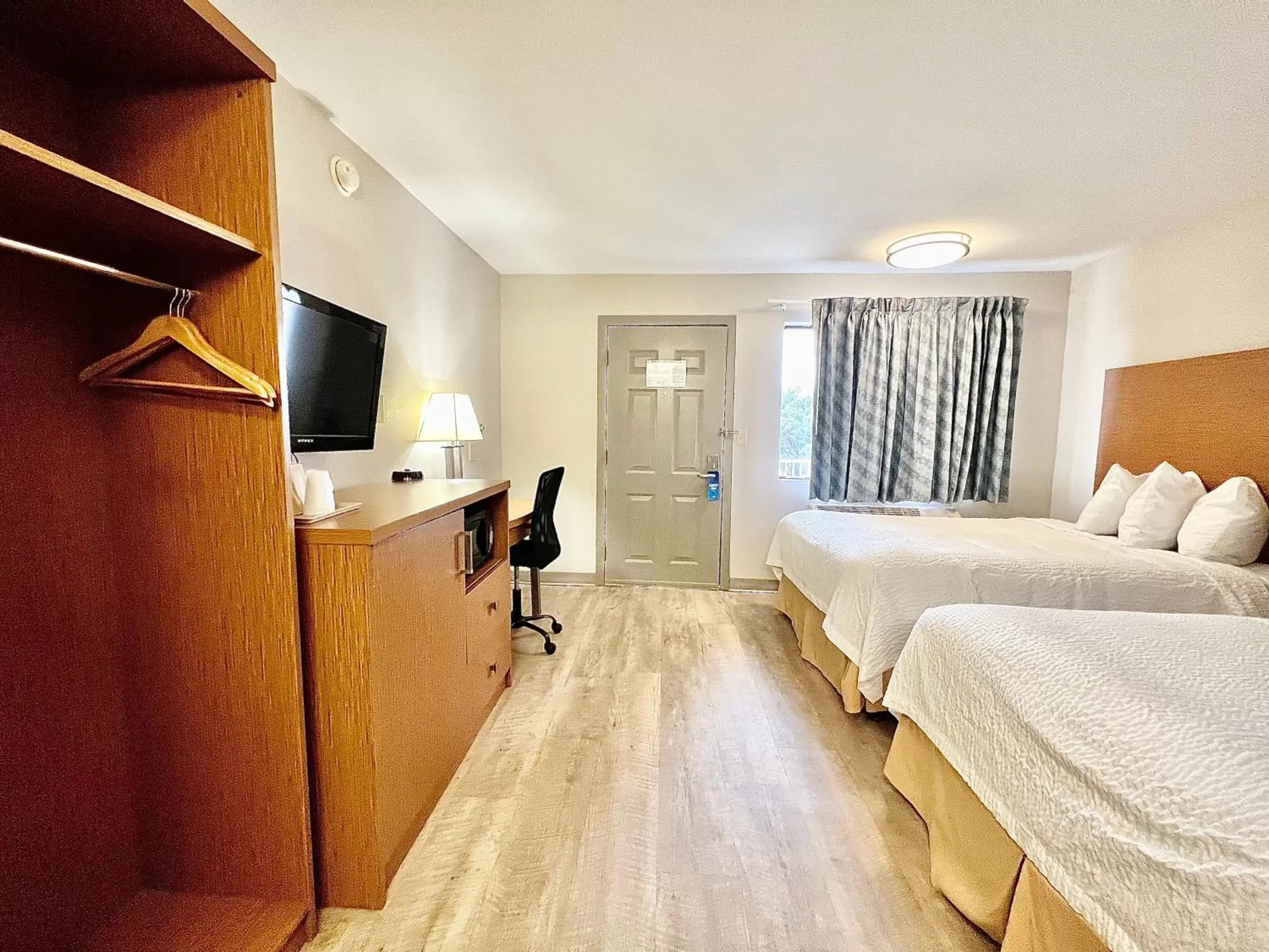 Room with Two Full Size Beds - Non-Smoking in Days Inn & Suites by Wyndham Arlington Near Six Flags Room with Two Full Size Beds - Non-Smoking in Days Inn & Suites by Wyndham Arlington Near Six Flags