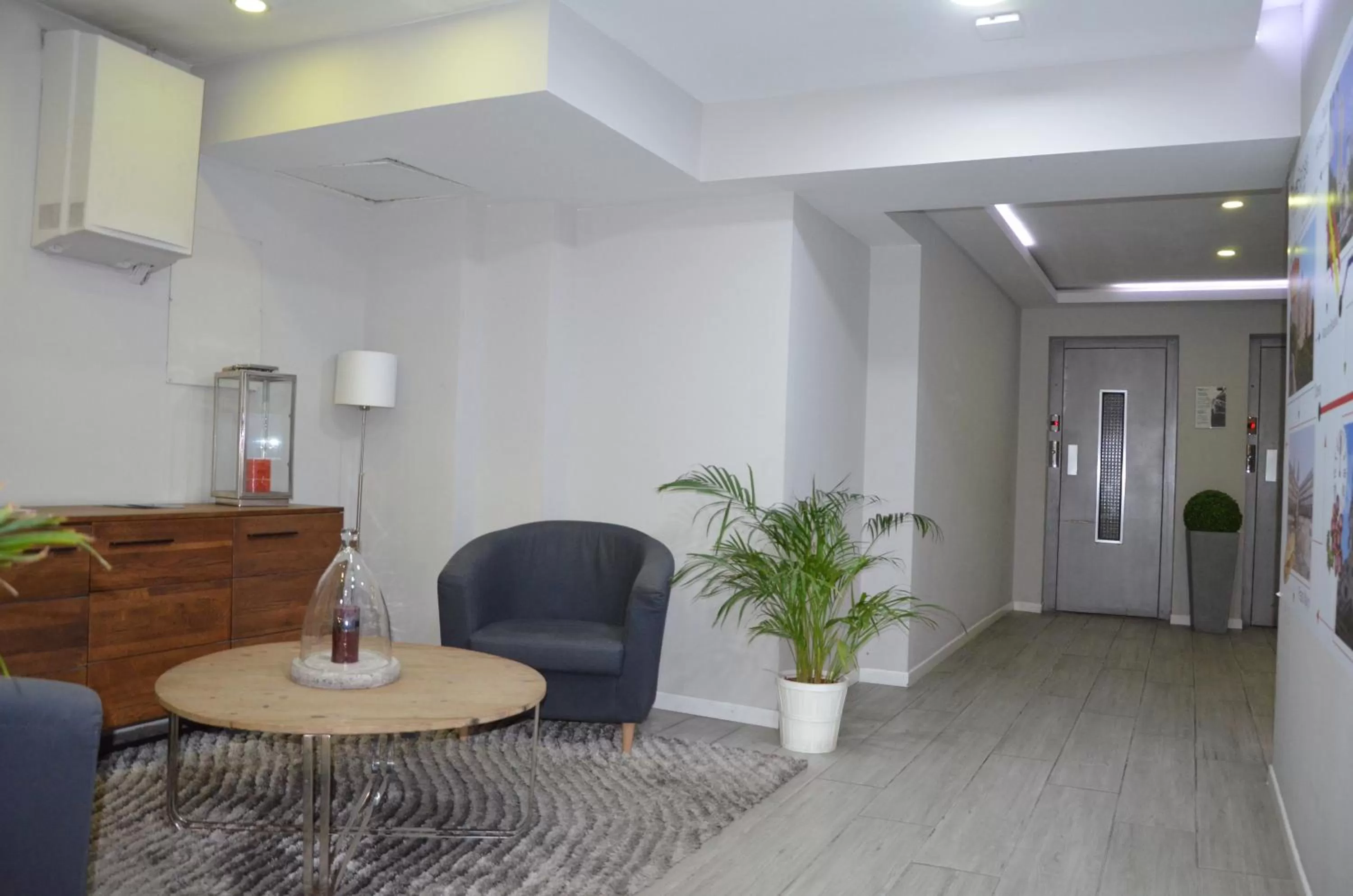 Seating area in Boutique Urban Madrid Serrano