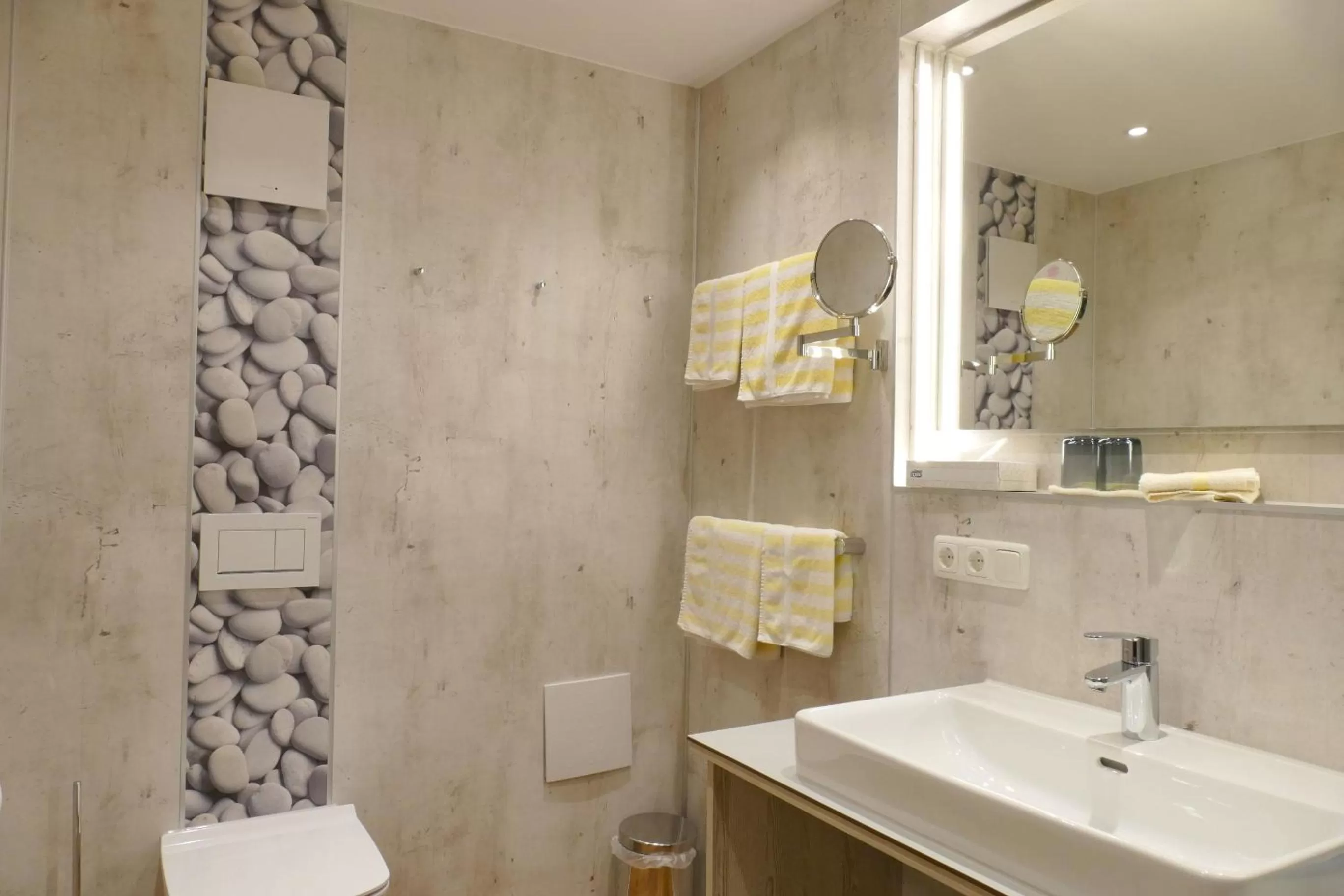 Bathroom in Altstadthotel "Zum Hechten"