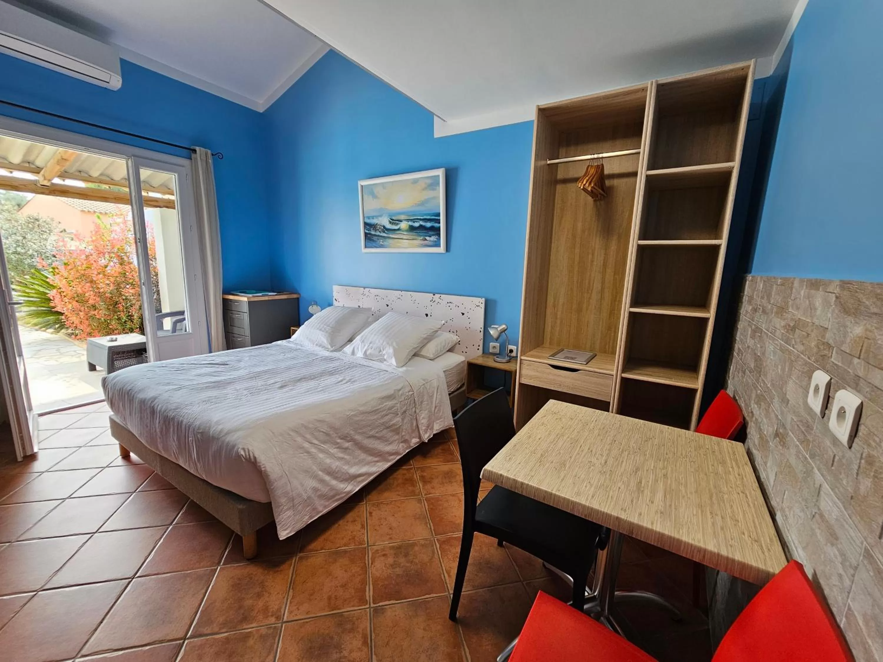 Patio, Bed in La Casa del Arti - Chambres d'hôtes - B&B - Piscine chauffée