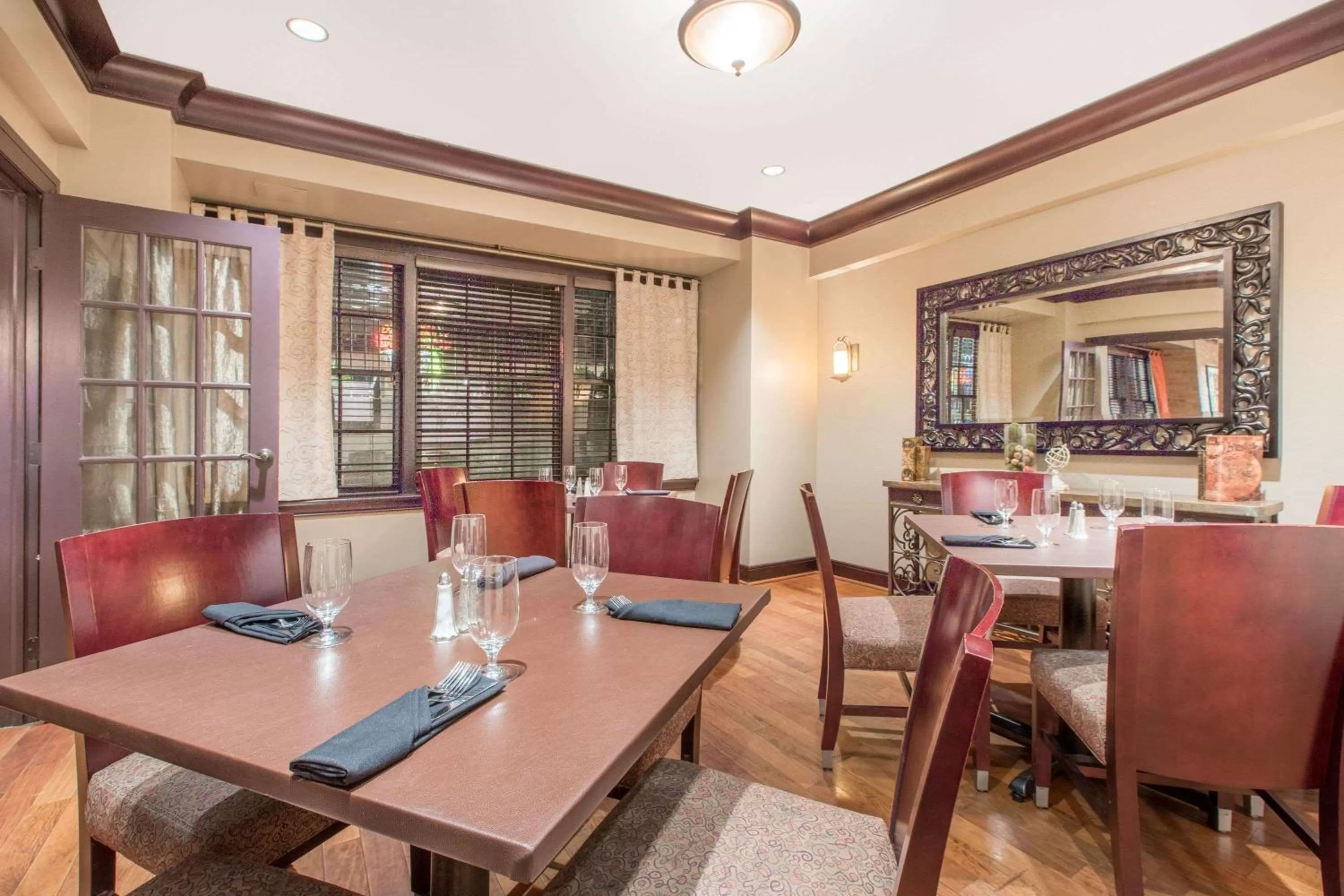 Restaurant/places to eat in The George Washington - A Wyndham Grand Hotel