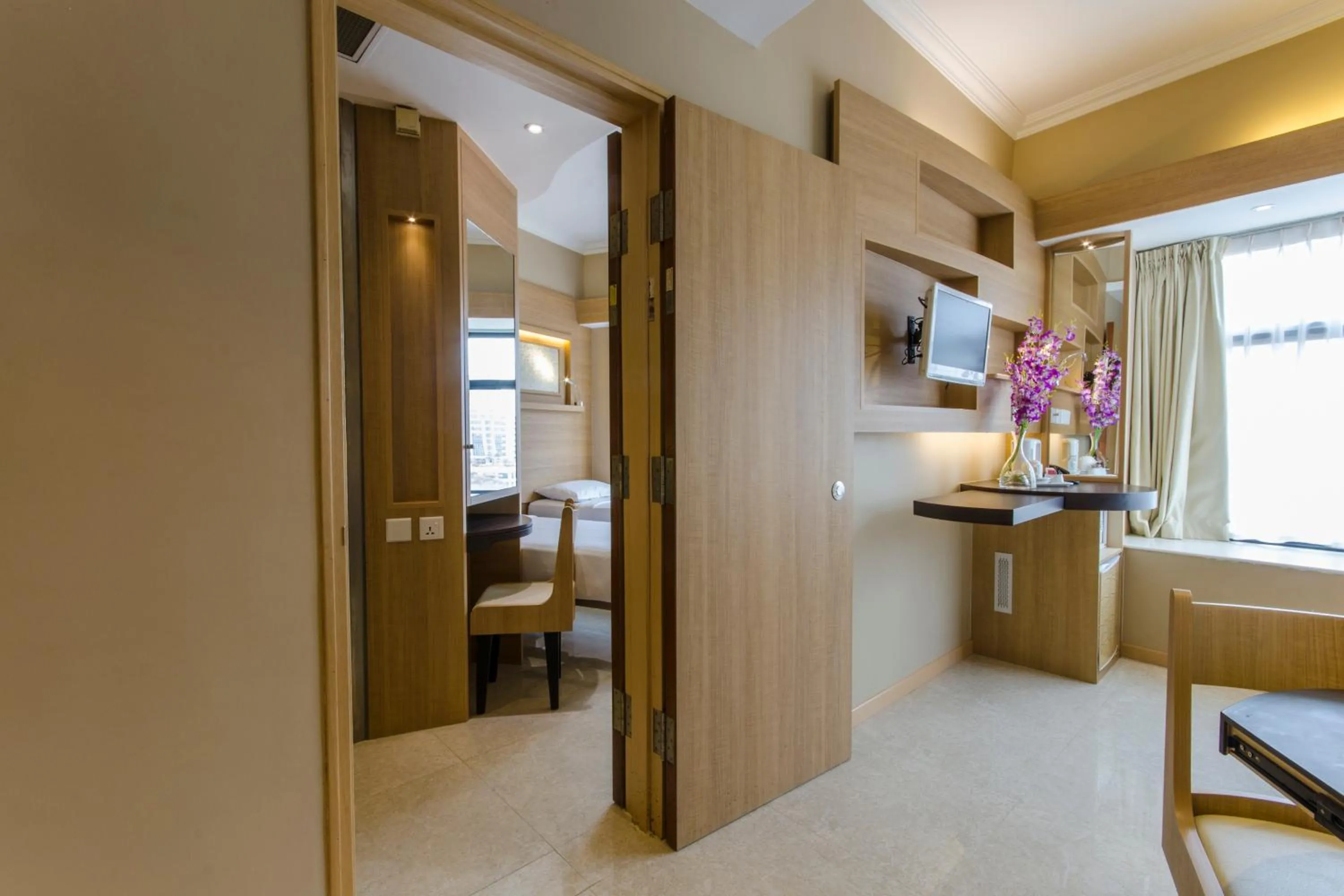 Bed, TV/Entertainment Center in Robertson Quay Hotel