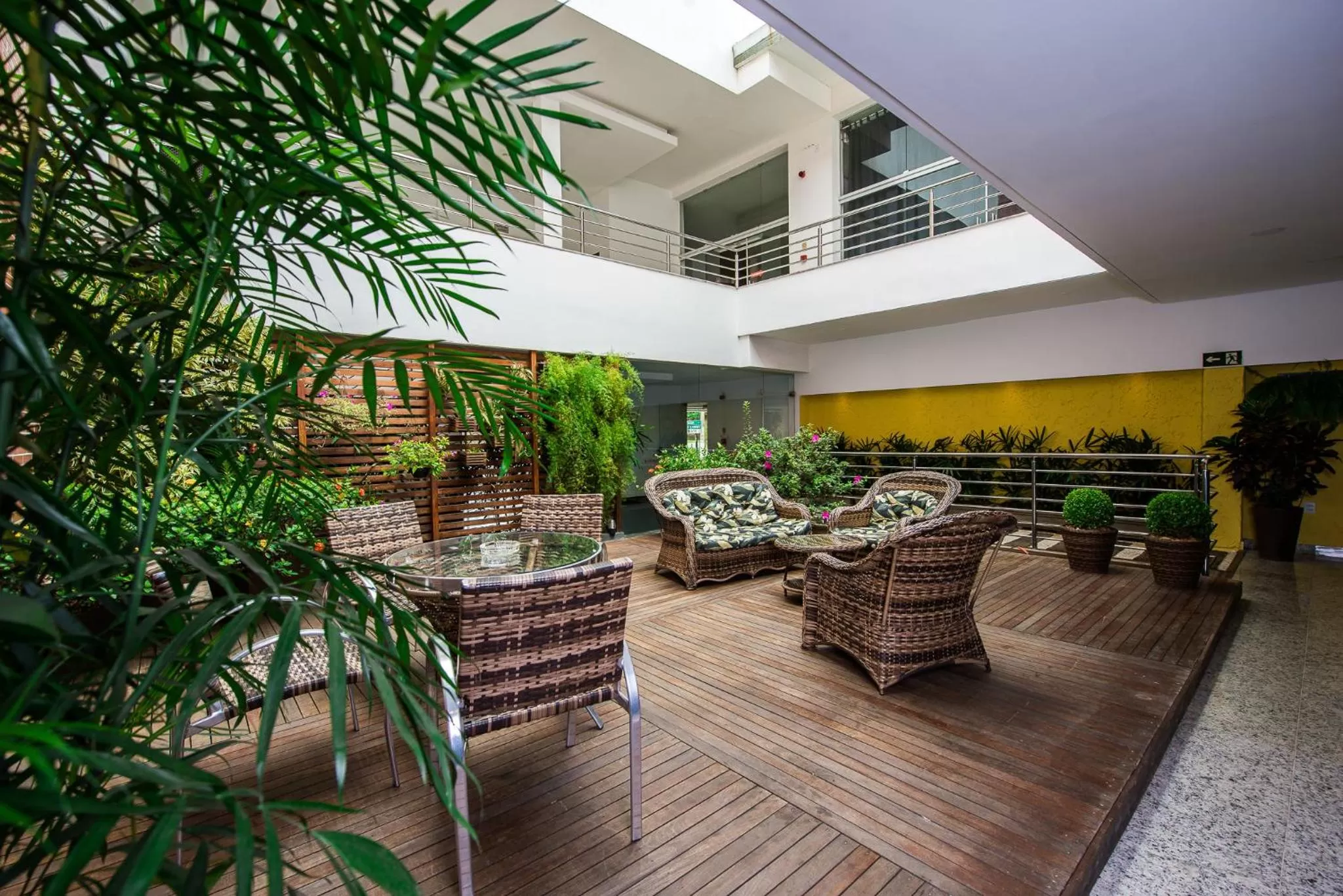 Patio, Property Building in Hotel Metropolitano