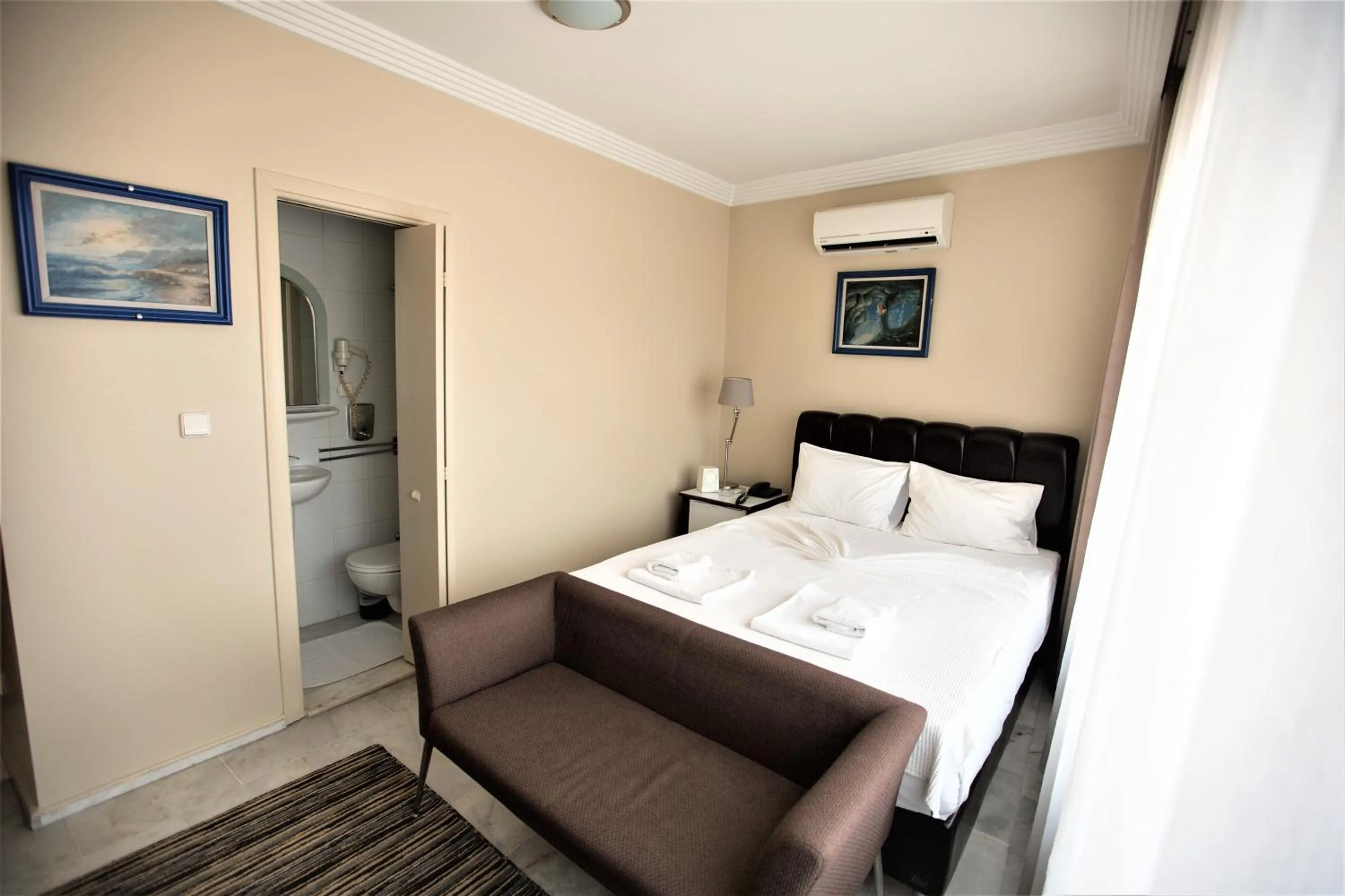 Shower, Bed in MyKent Hotel