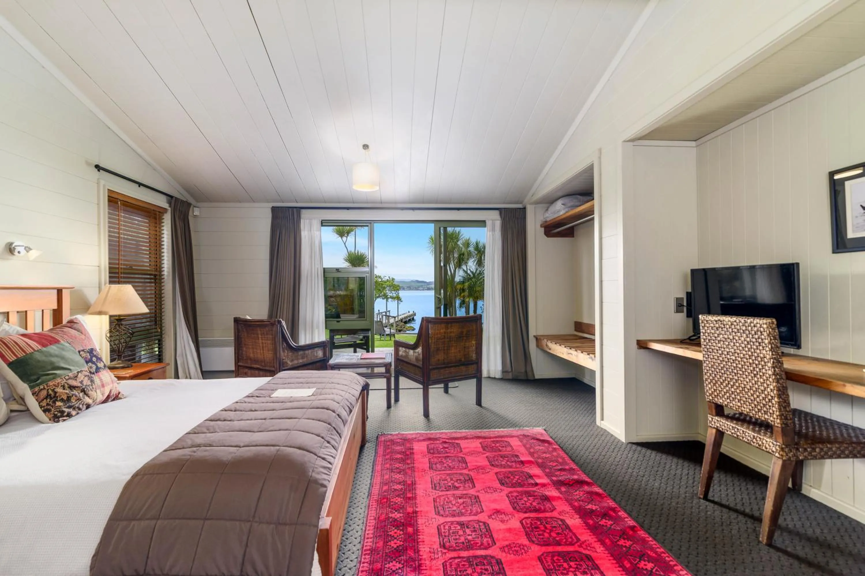 TV and multimedia, Bed in Koura Lodge