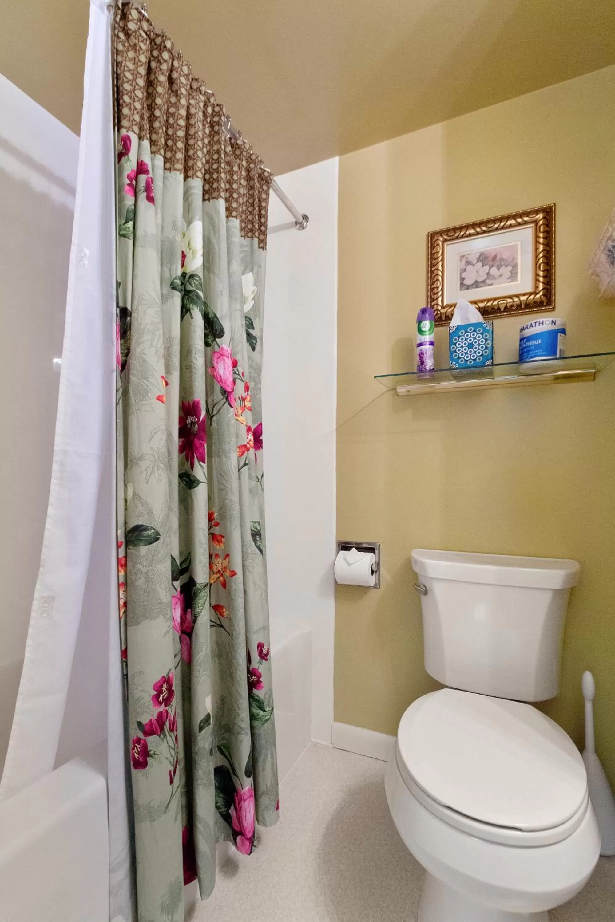 Bathroom in After Eight Bed and Breakfast