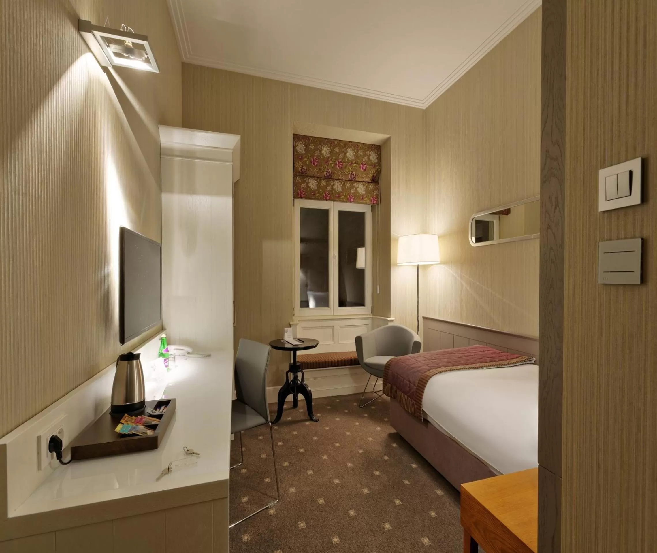 Deluxe Single Room in Bristol Art & Medical SPA