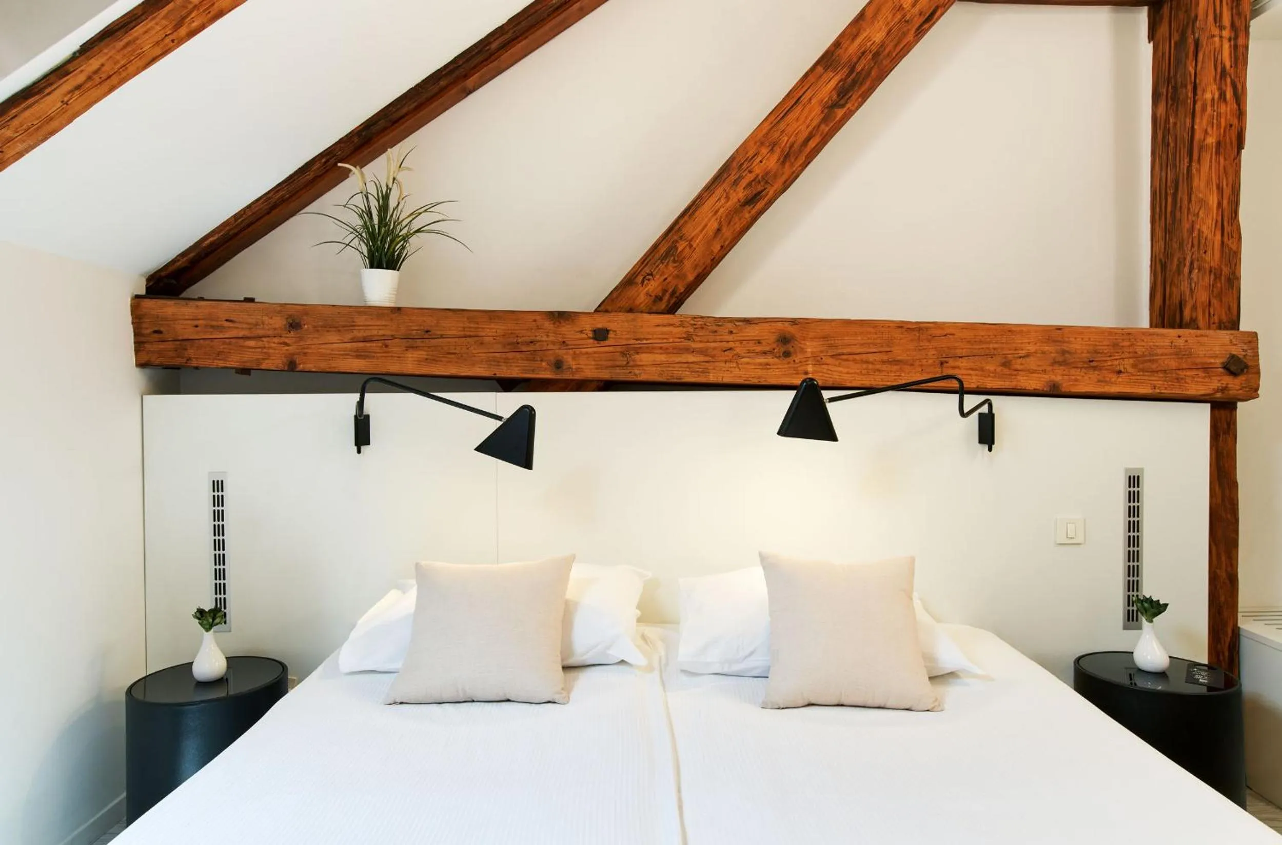 Bed in Art Hotel Like