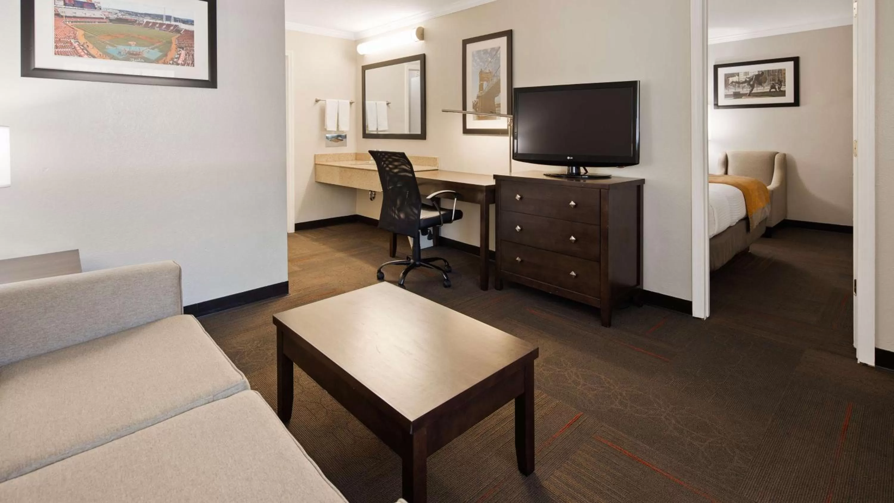 Photo of the whole room in Best Western Clermont