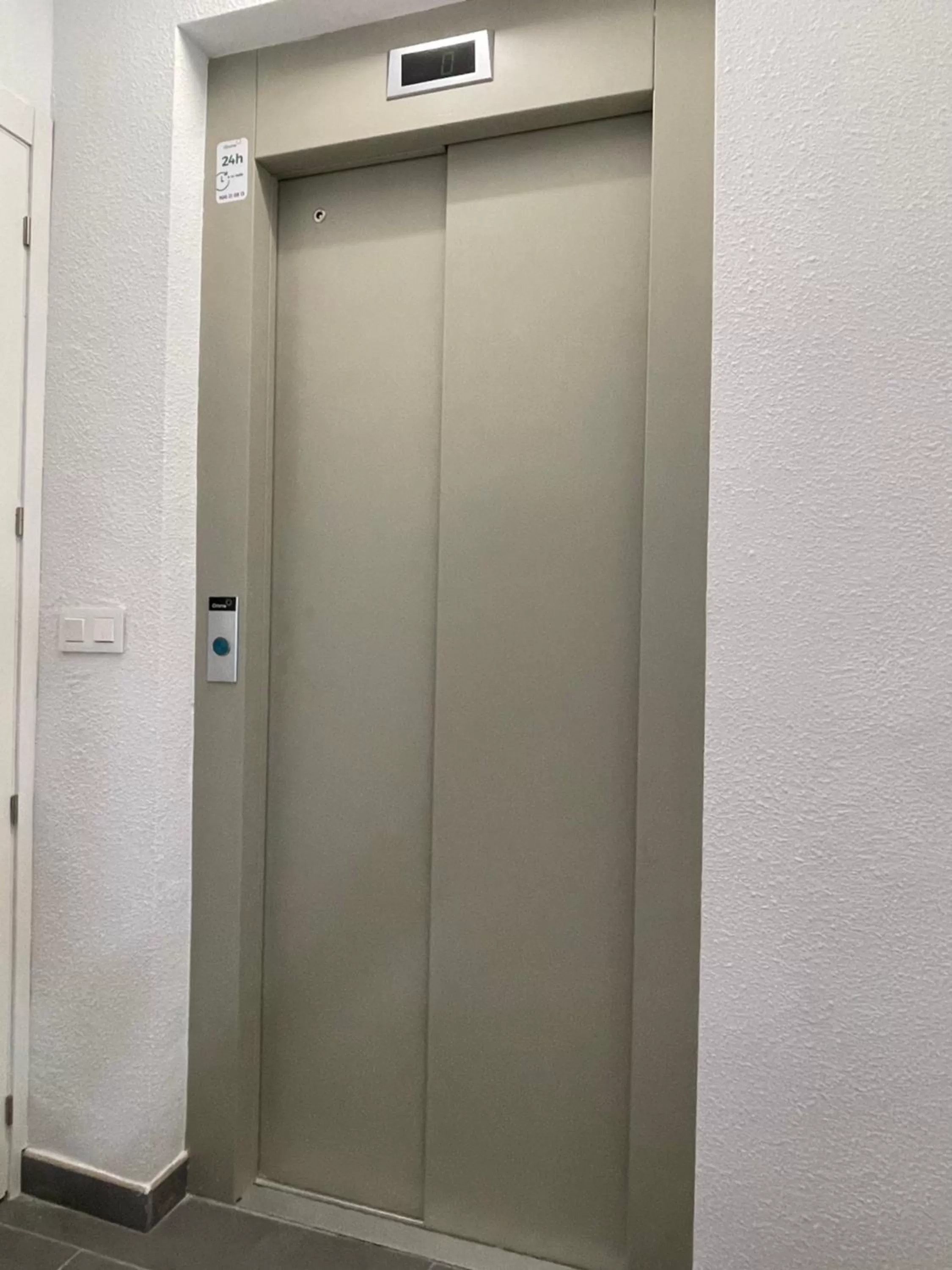 elevator, Bathroom in Palm Suites