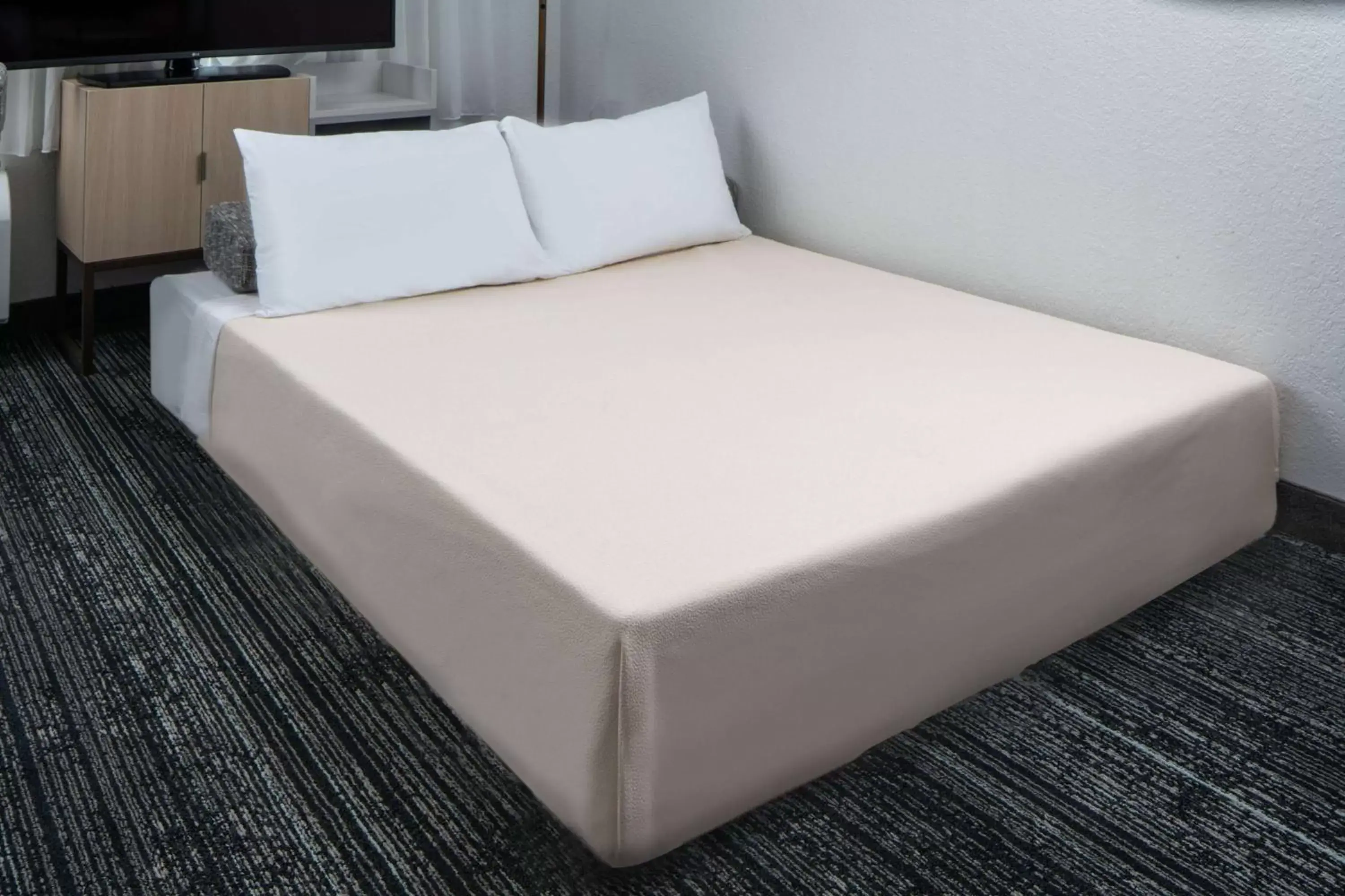 One Bedroom Suite Queen in Sonesta Simply Suites Falls Church One Bedroom Suite Queen in Sonesta Simply Suites Falls Church