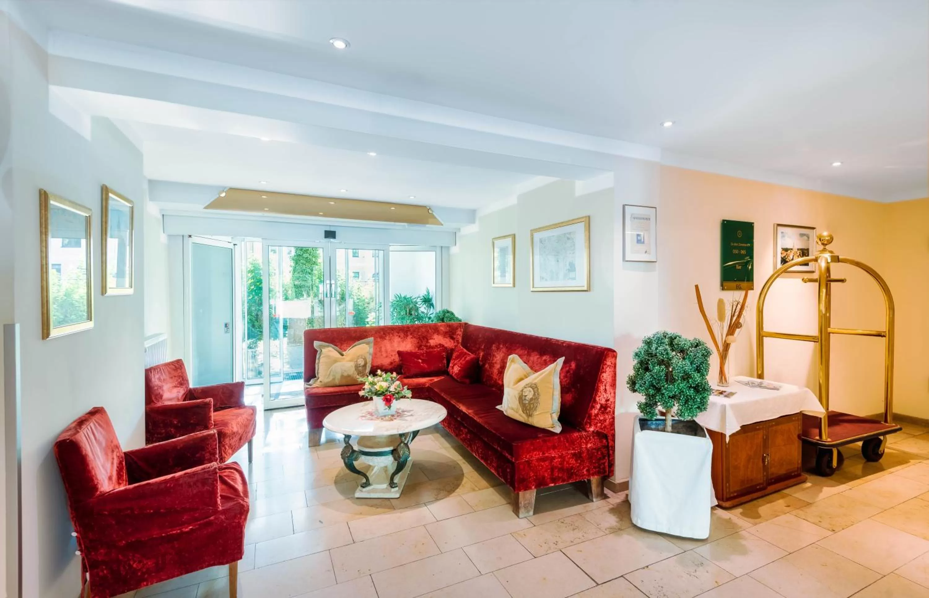 Lounge or bar in ALPHA HOTEL Hermann von Salza