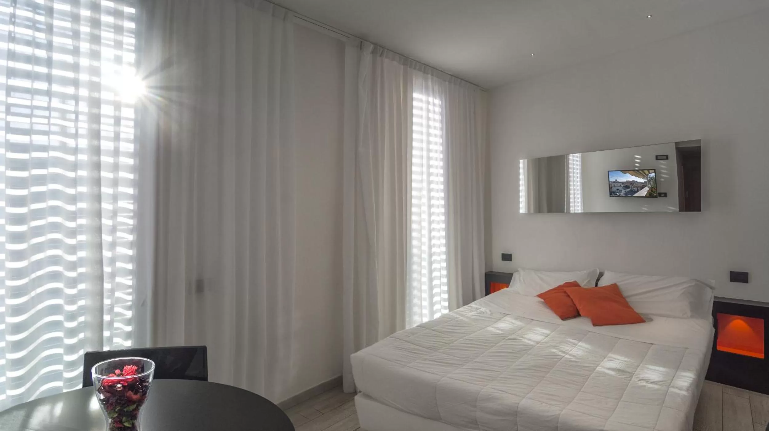 Bedroom, Bed in Blue Shades Hotel