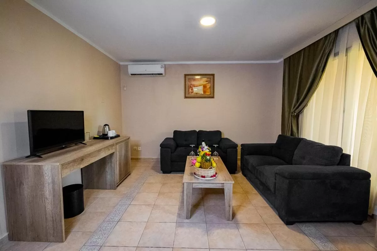 Communal lounge/ TV room in Ocean Bay Hotel & Resort