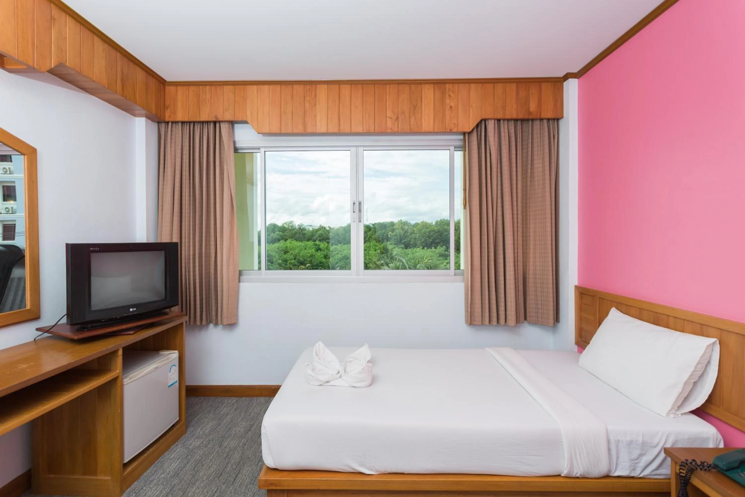 Day, Bed in Riverside Hotel