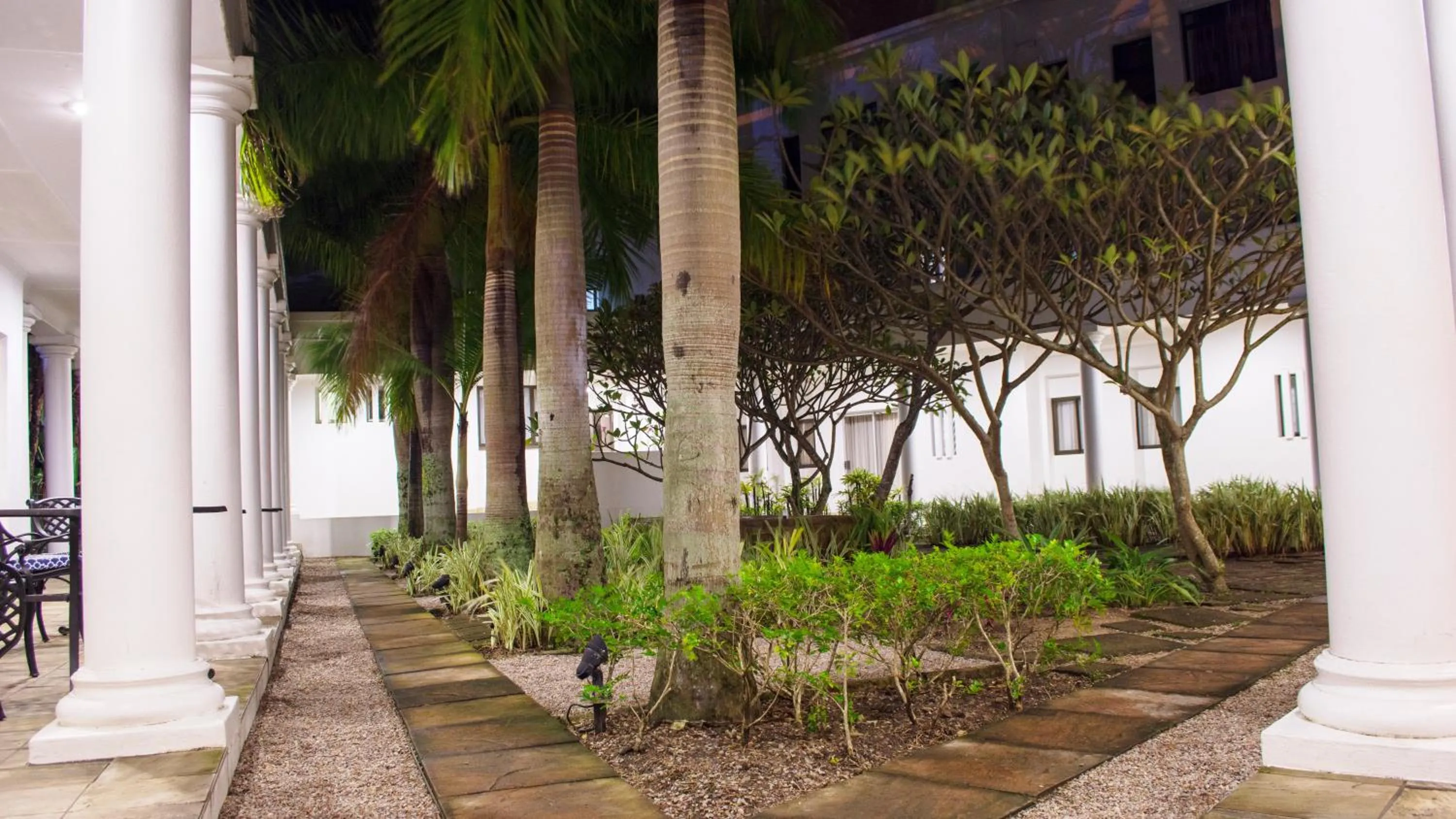 Patio in Premier Hotel The Richards