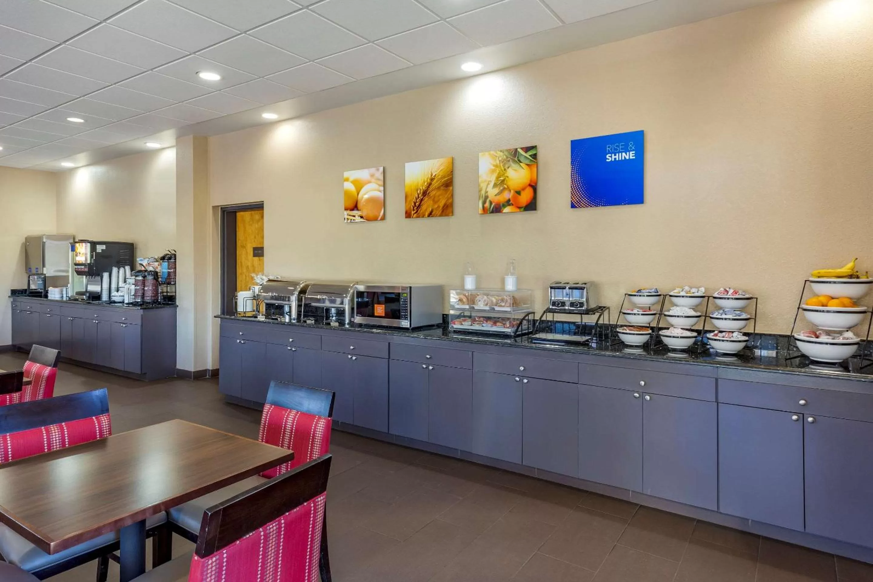 Restaurant/places to eat in Comfort Inn Fort Mill Amusement Park at Carowinds Blvd