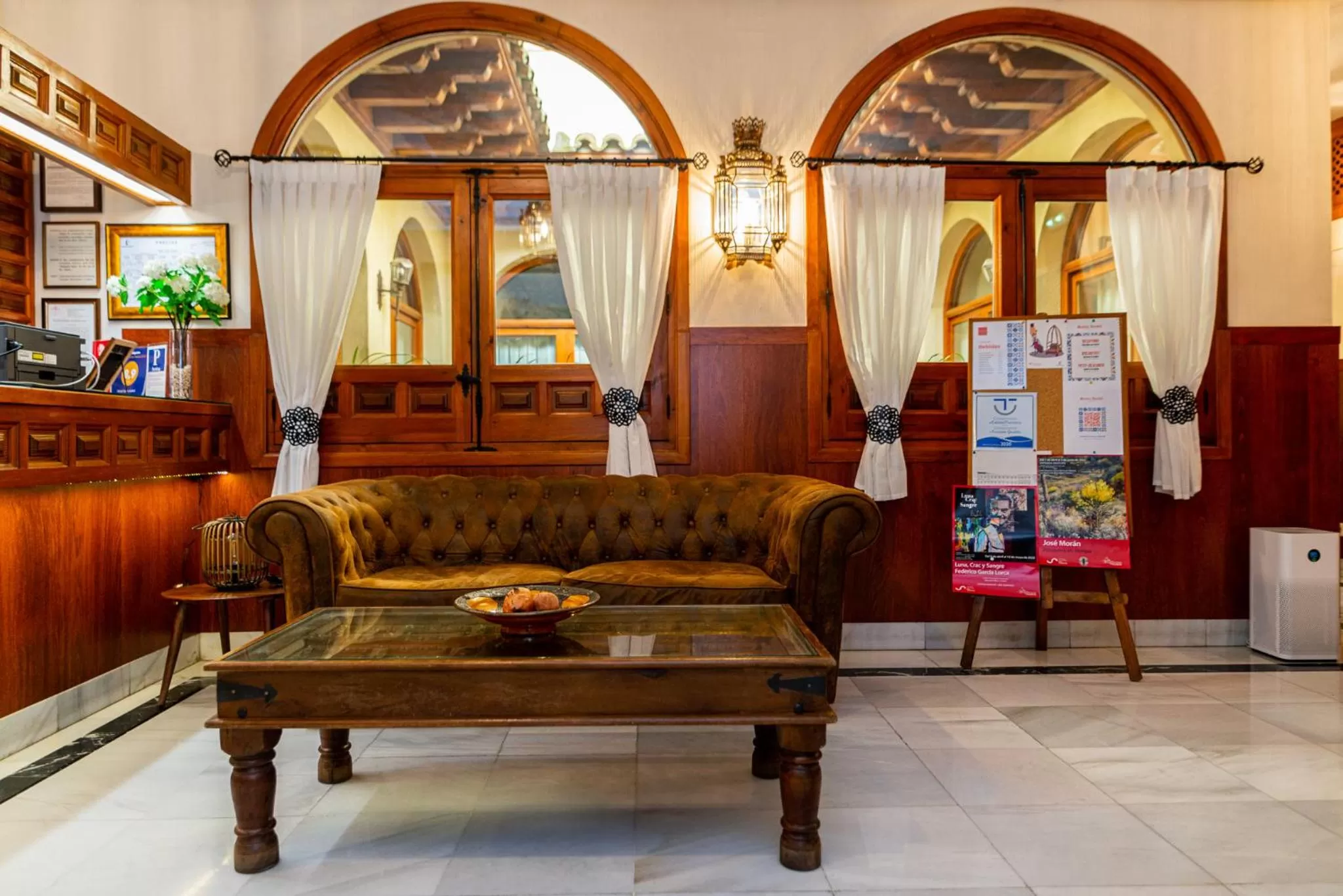 Facade/entrance in Hotel Santa Isabel