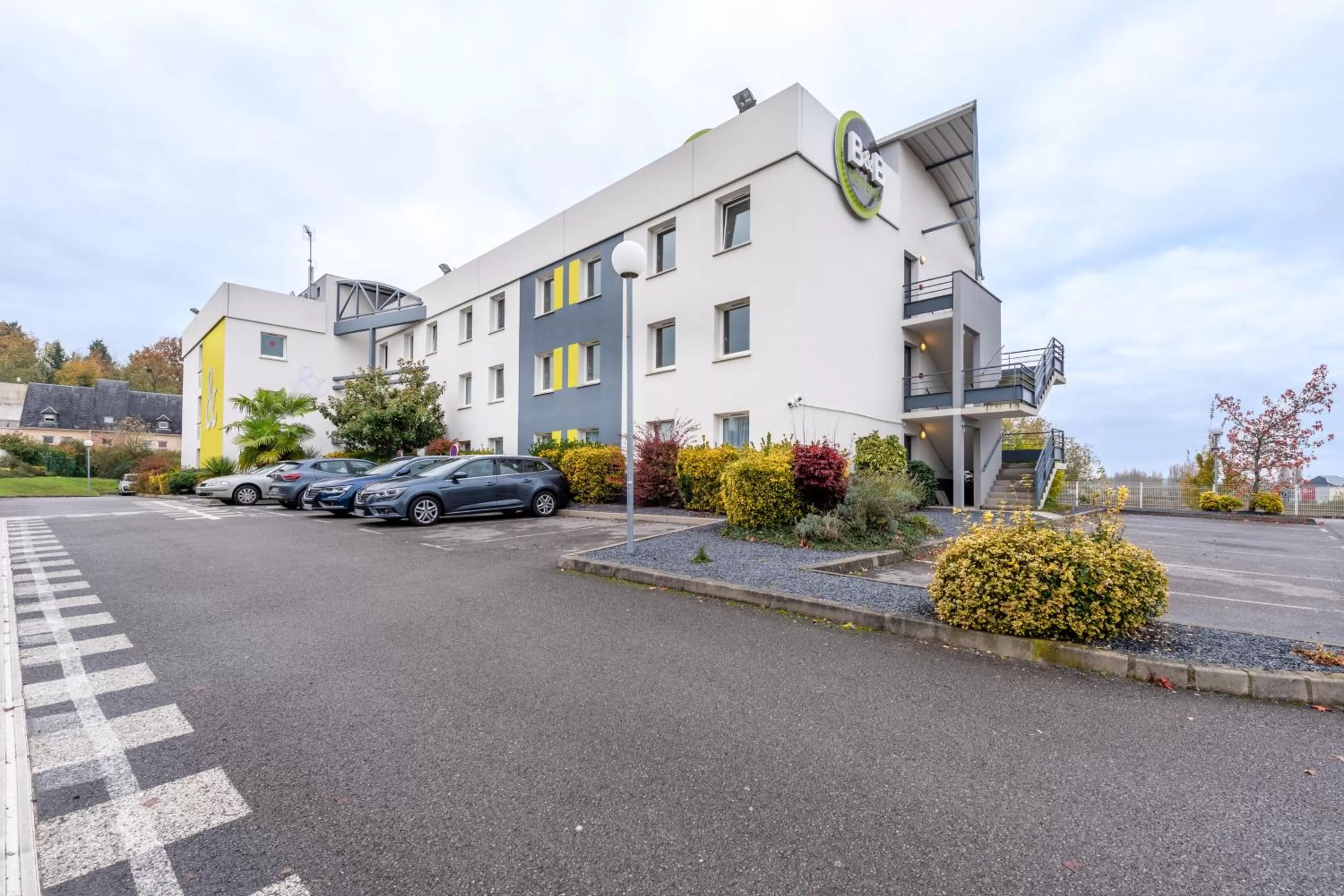 Facade/entrance in B&B HOTEL Beauvais