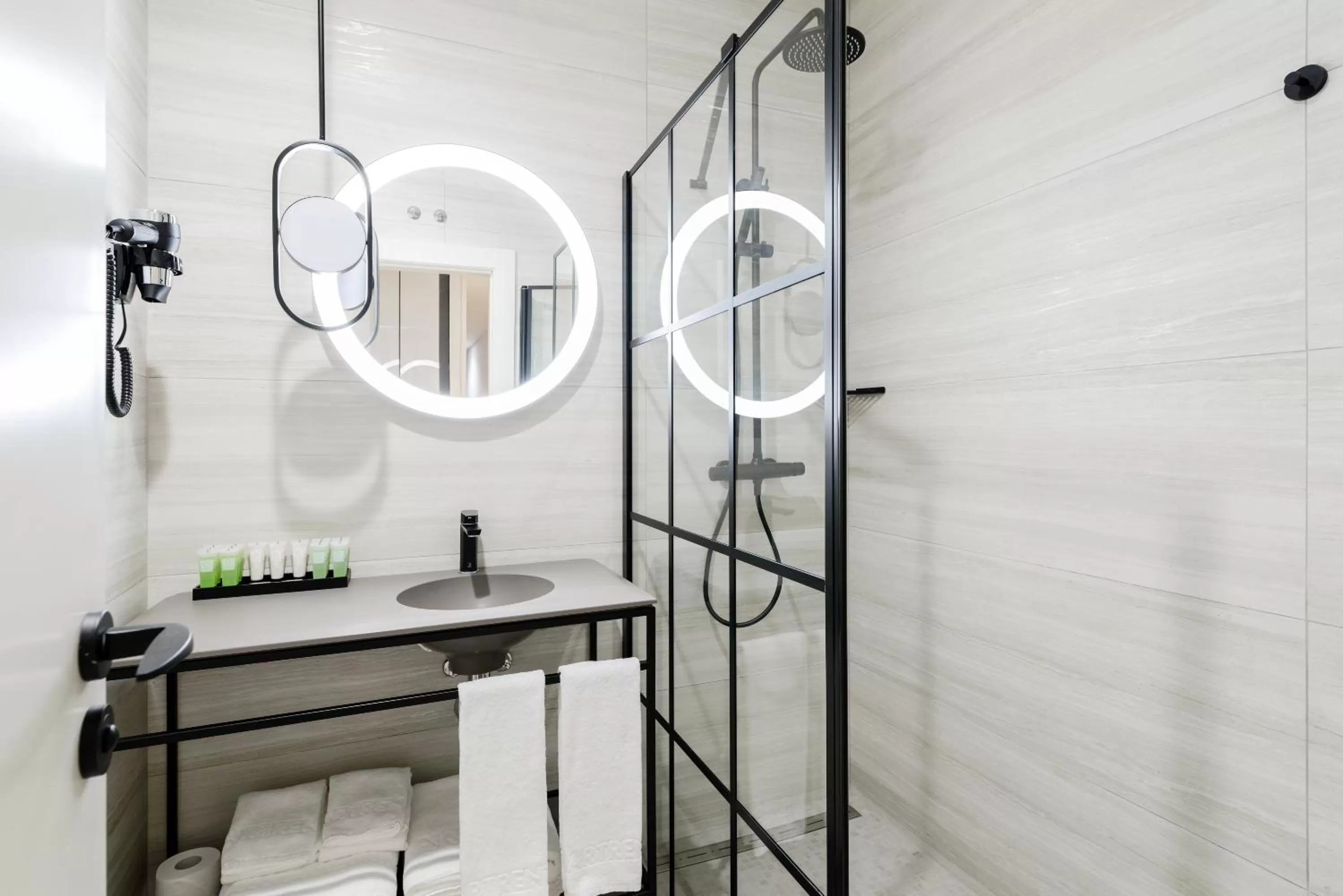 Bathroom in Smartrental Collection Gran Vía Centric