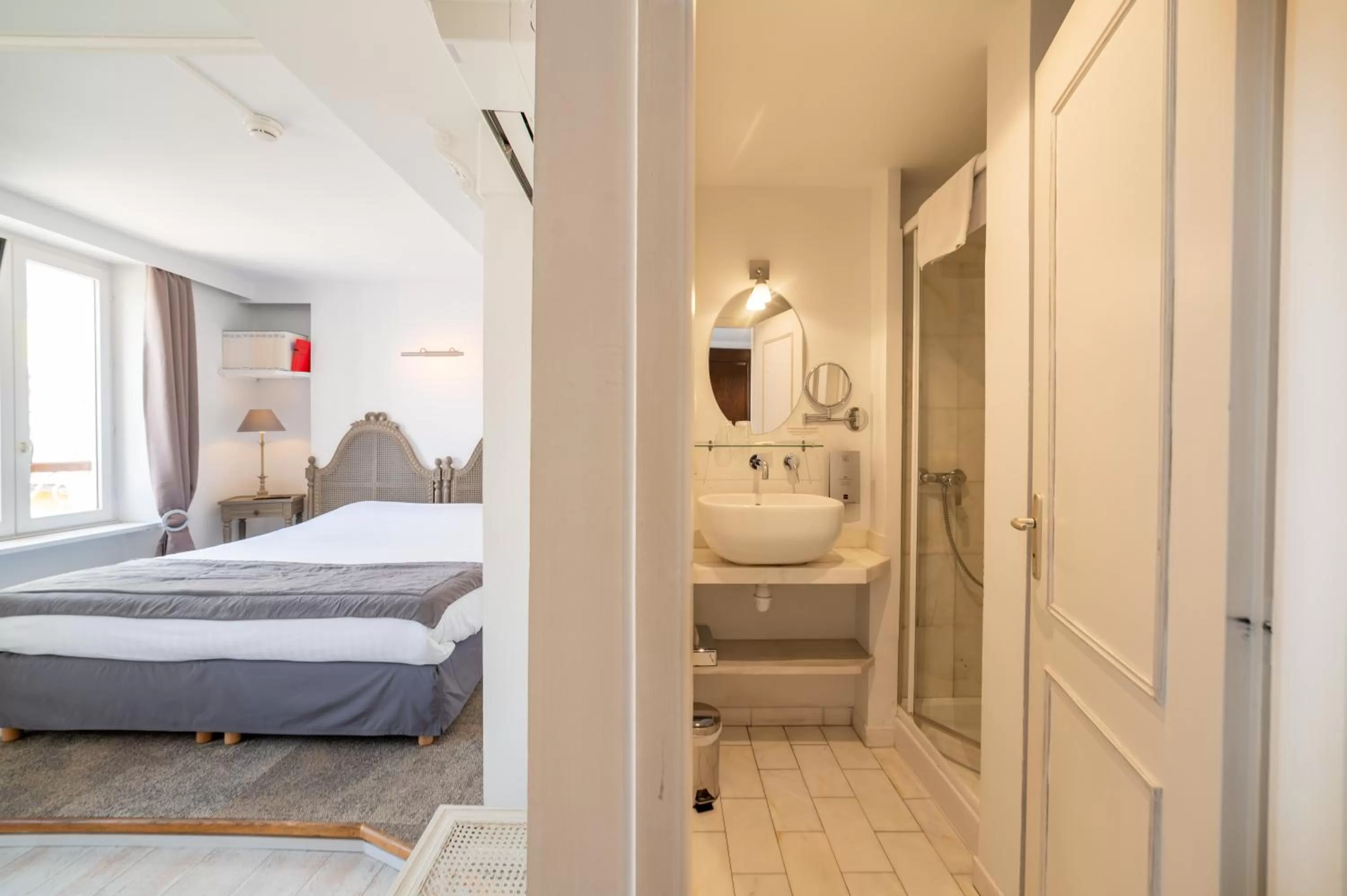 Bathroom, Bed in Logis - Hotel De La Mairie