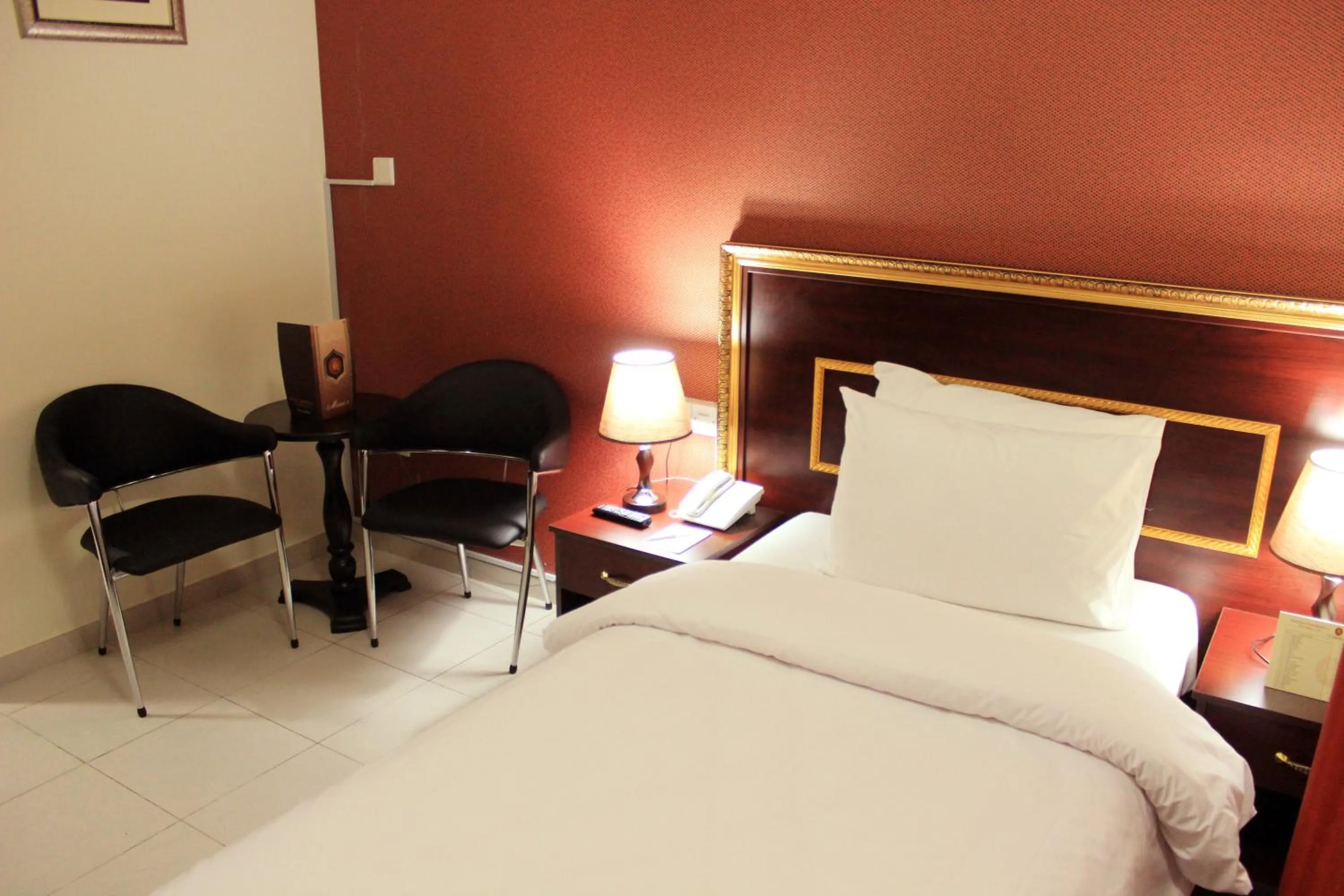 Bedroom, Bed in Montreal Naif Hotel