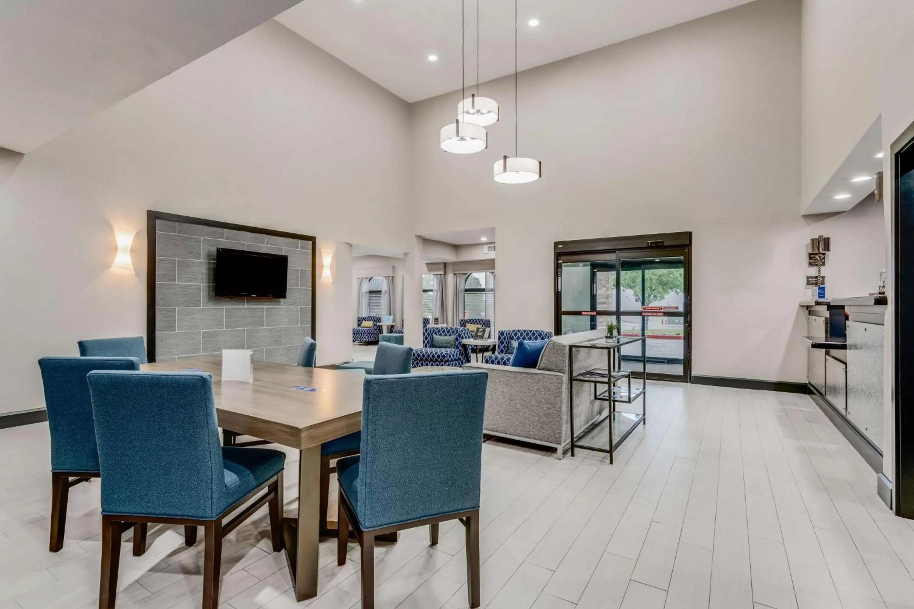 Lobby or reception in Best Western Huntsville Inn & Suites