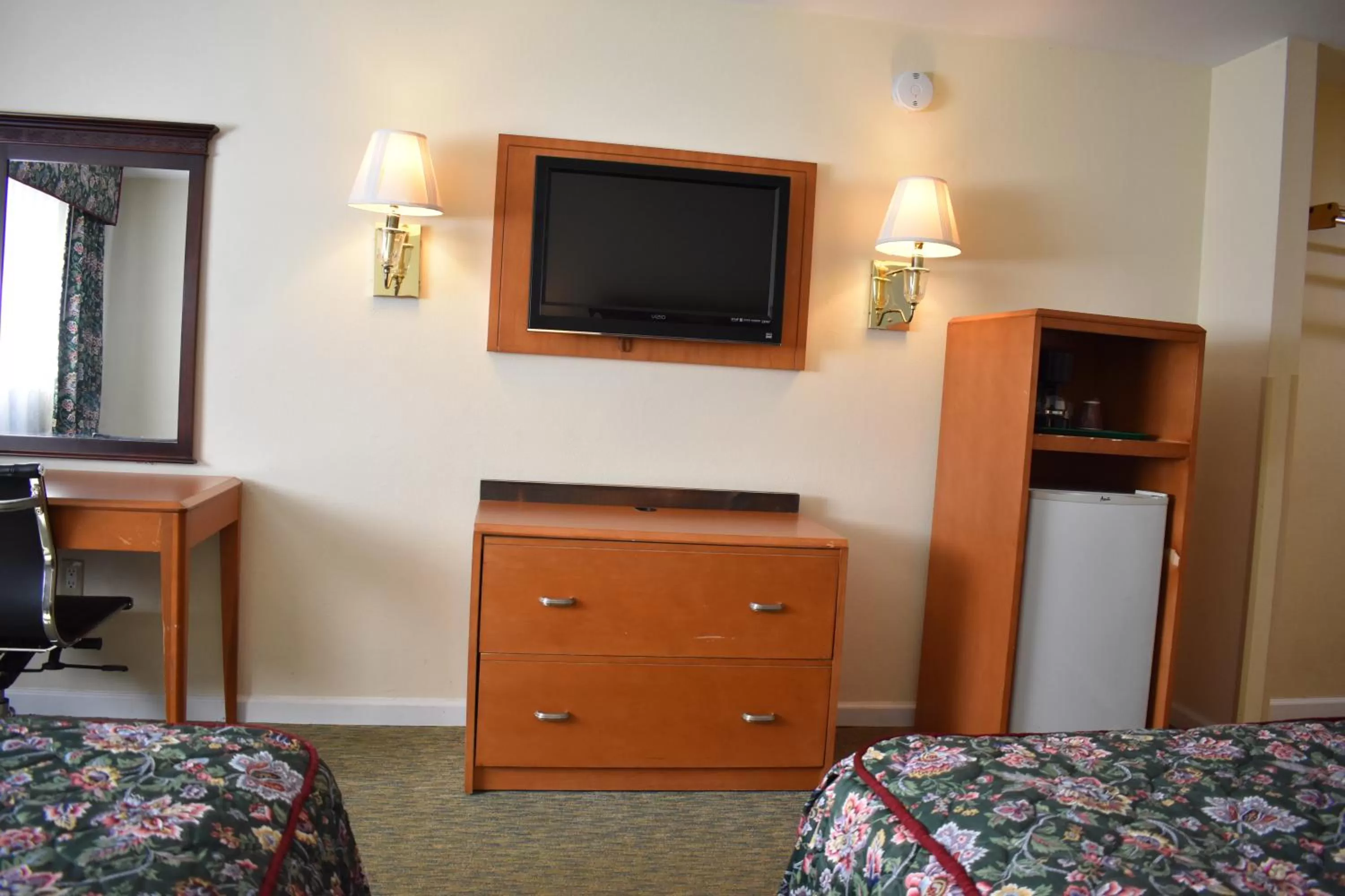 Bedroom in East Norwich Inn