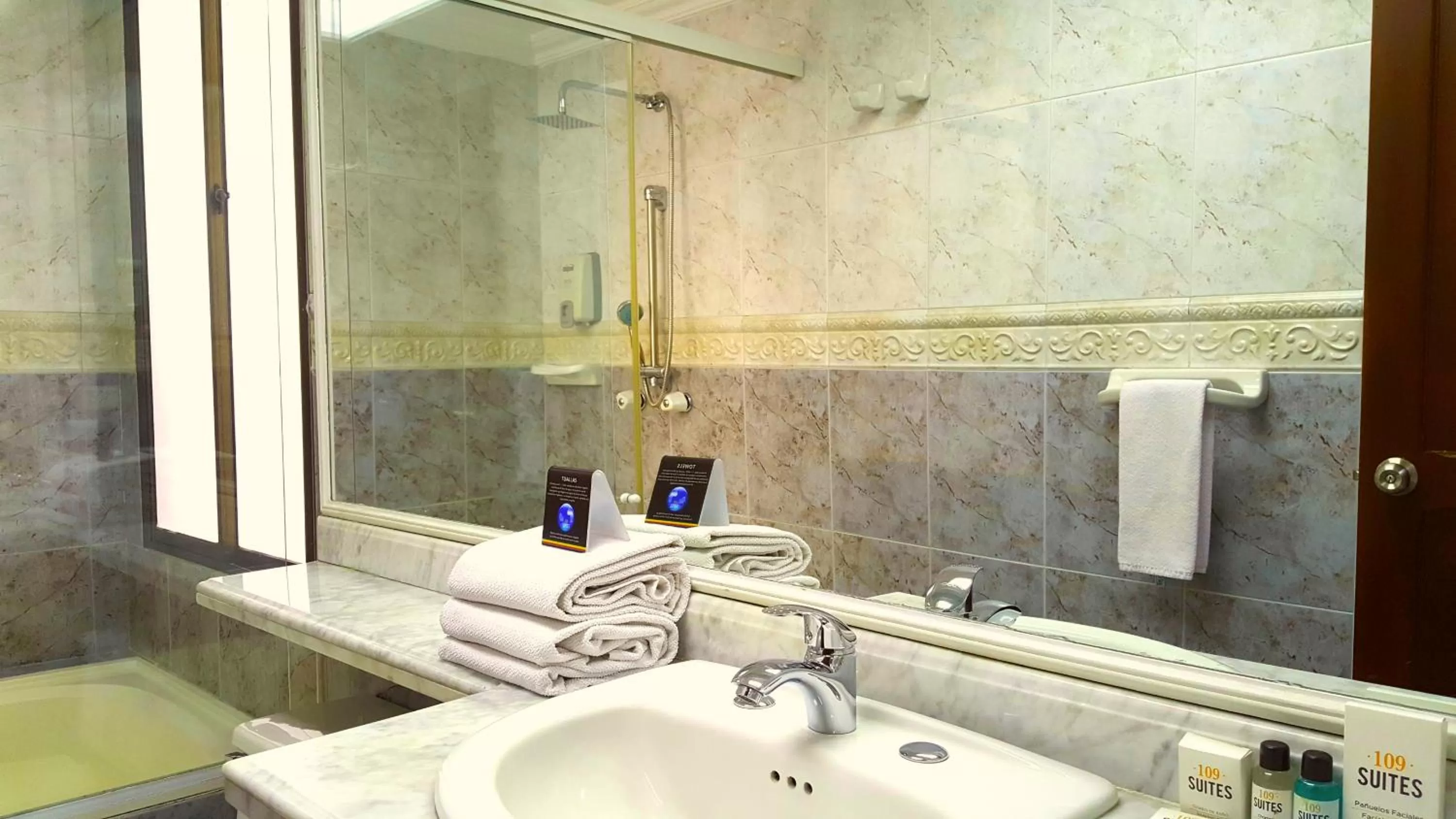 Triple Room in Suites 109 GH Usaquén