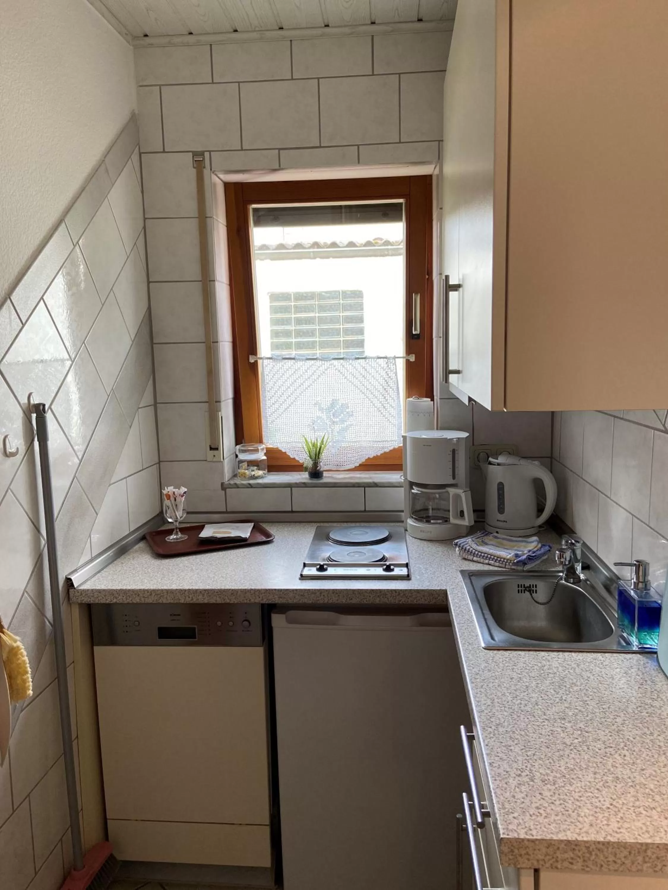 Bathroom, Kitchen/Kitchenette in Hotel Bett & Frühstück