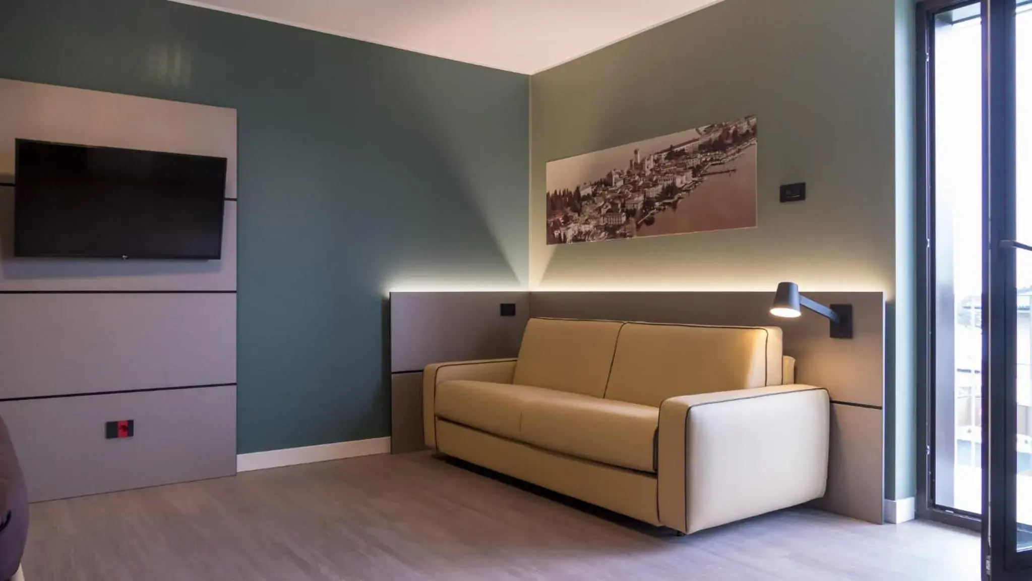 Superior Double Room With Balcony and Partial Lake View in Hotel Puccini Superior Double Room With Balcony and Partial Lake View in Hotel Puccini