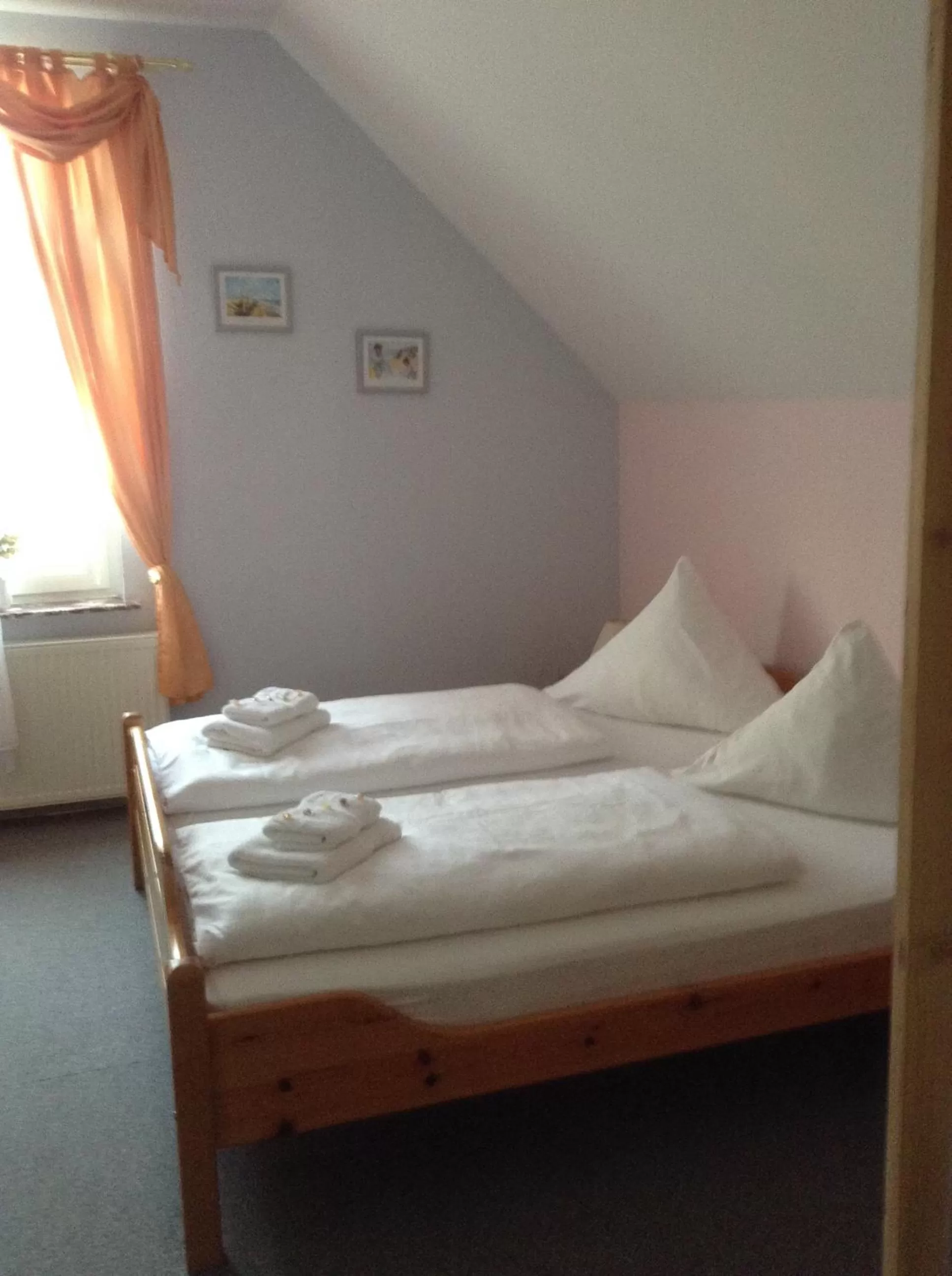 Bed in Hotel Mühleneck