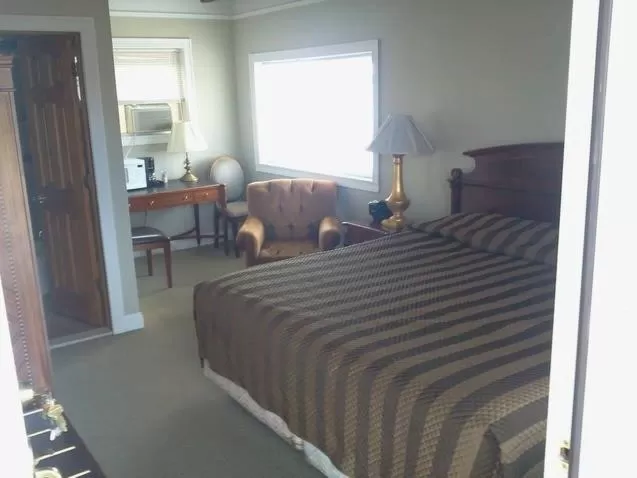Photo of the whole room in Golden Gate Lodging