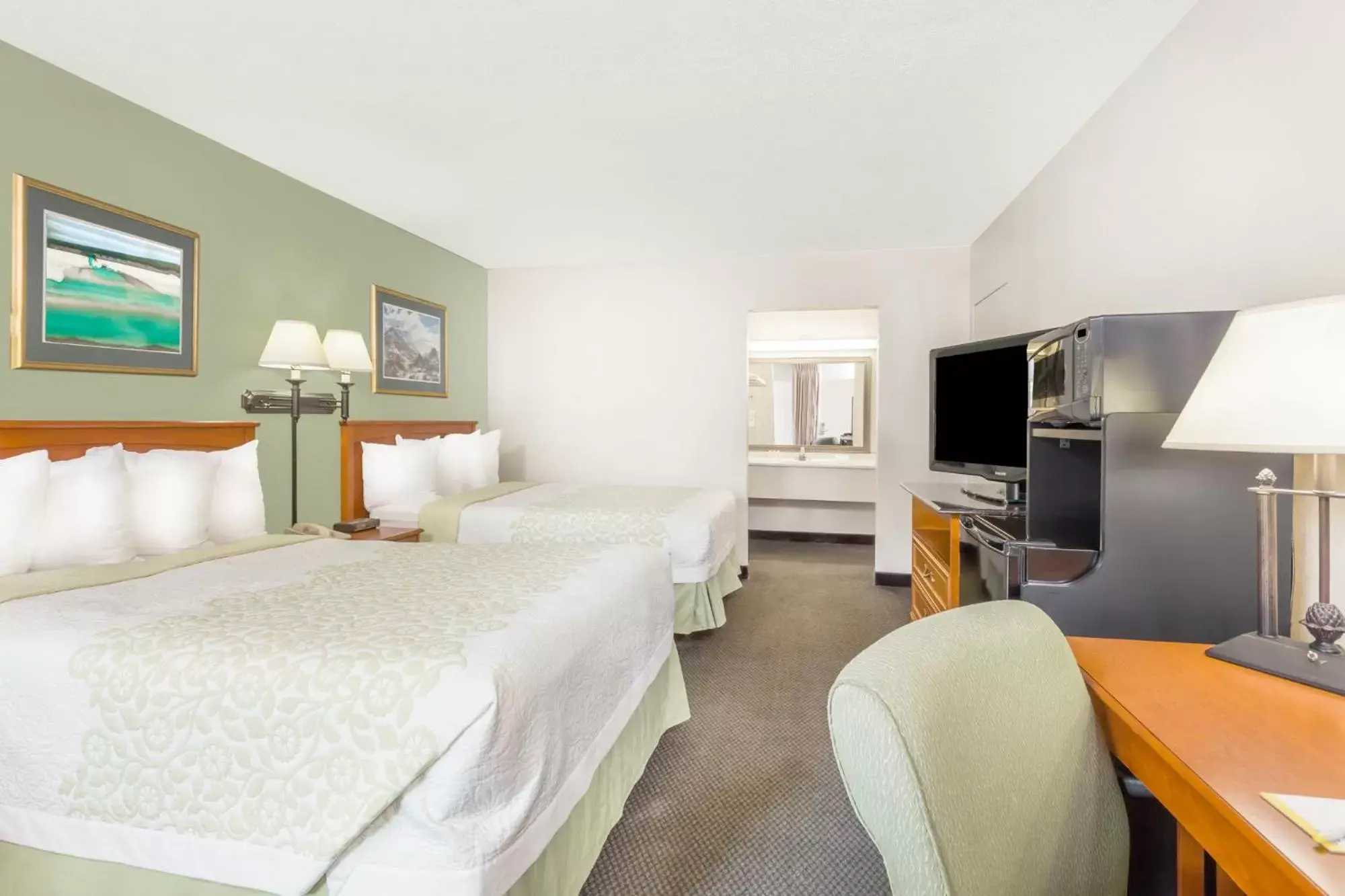 Double Room with Two Double Beds - Non-Smoking in Days Inn by Wyndham Cedar Falls- University Plaza Double Room with Two Double Beds - Non-Smoking in Days Inn by Wyndham Cedar Falls- University Plaza