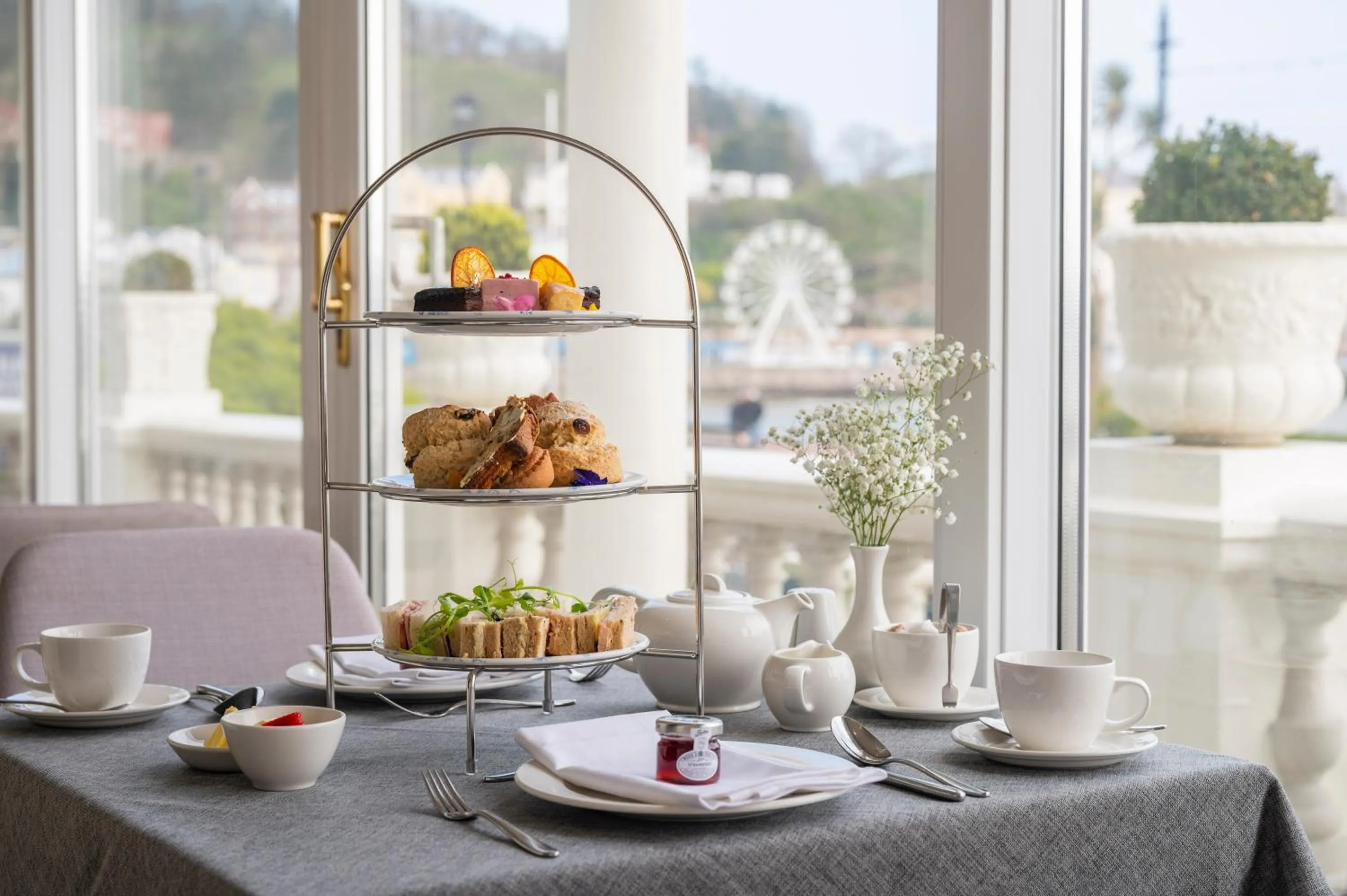 Restaurant/places to eat in St George's Hotel - Llandudno