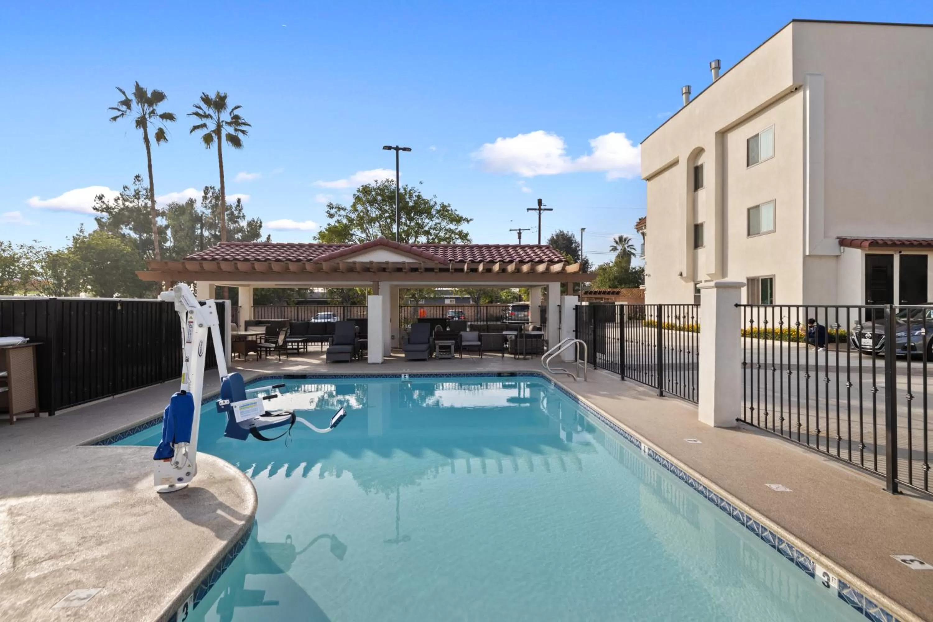 Swimming pool in Hotel Huntington