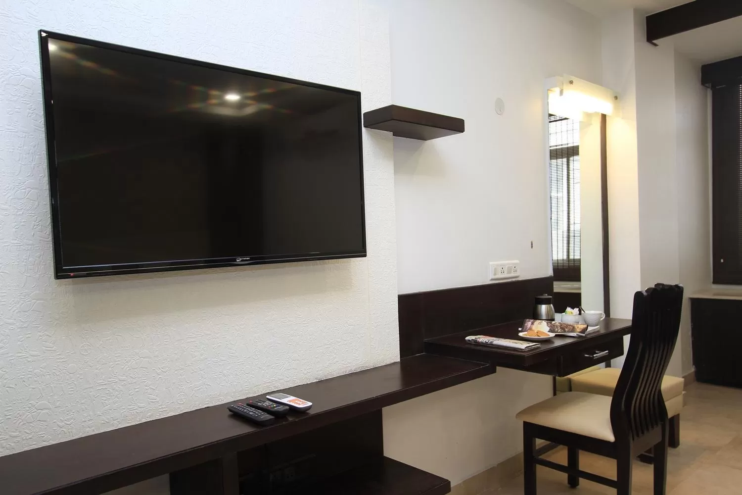 TV and multimedia, TV/Entertainment Center in Ambaari hotel