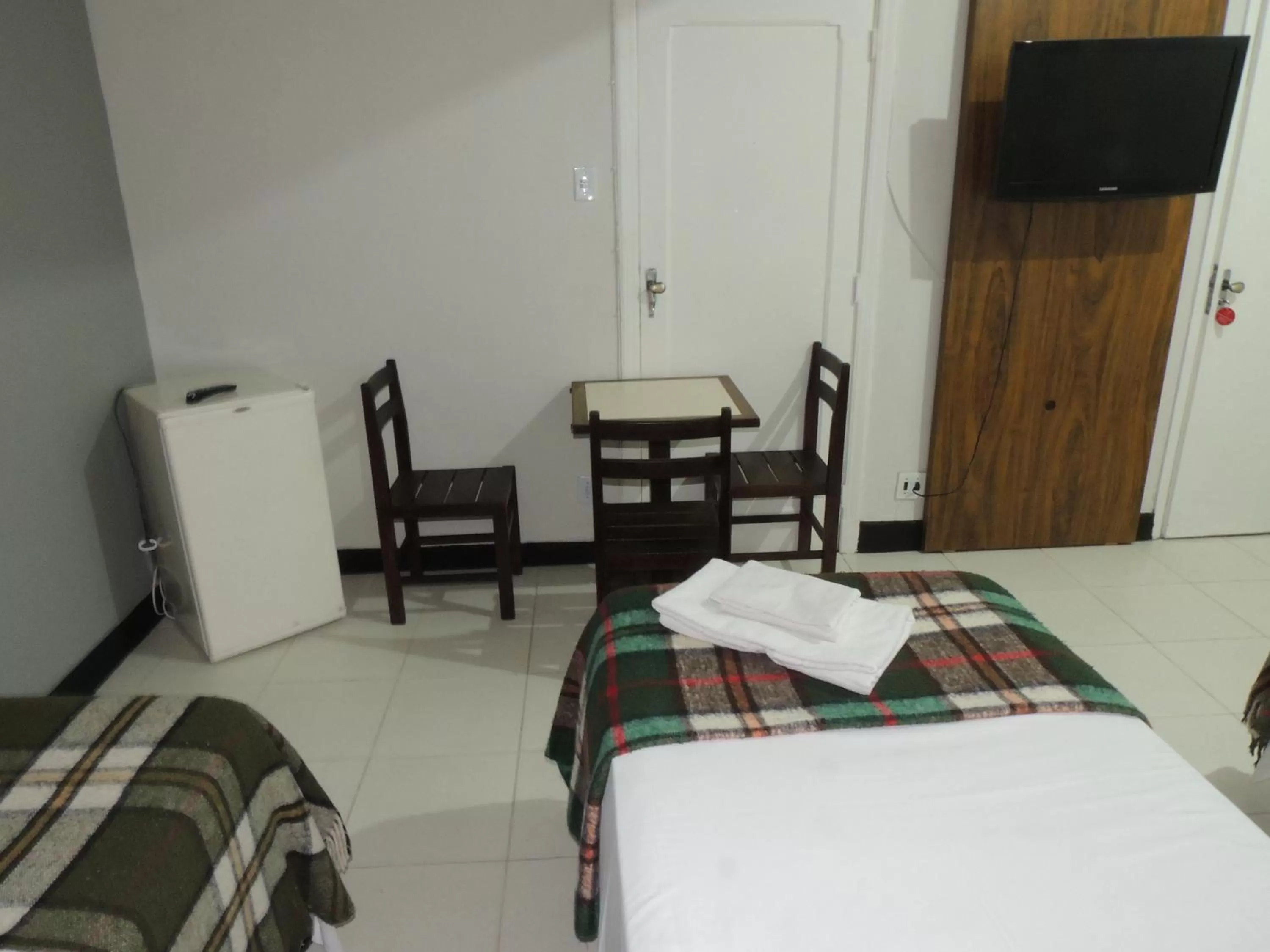 Bed, TV/Entertainment Center in Hotel Economy 888 - By UP Hotel - Próximo a Praça da Estação e Rodoviária