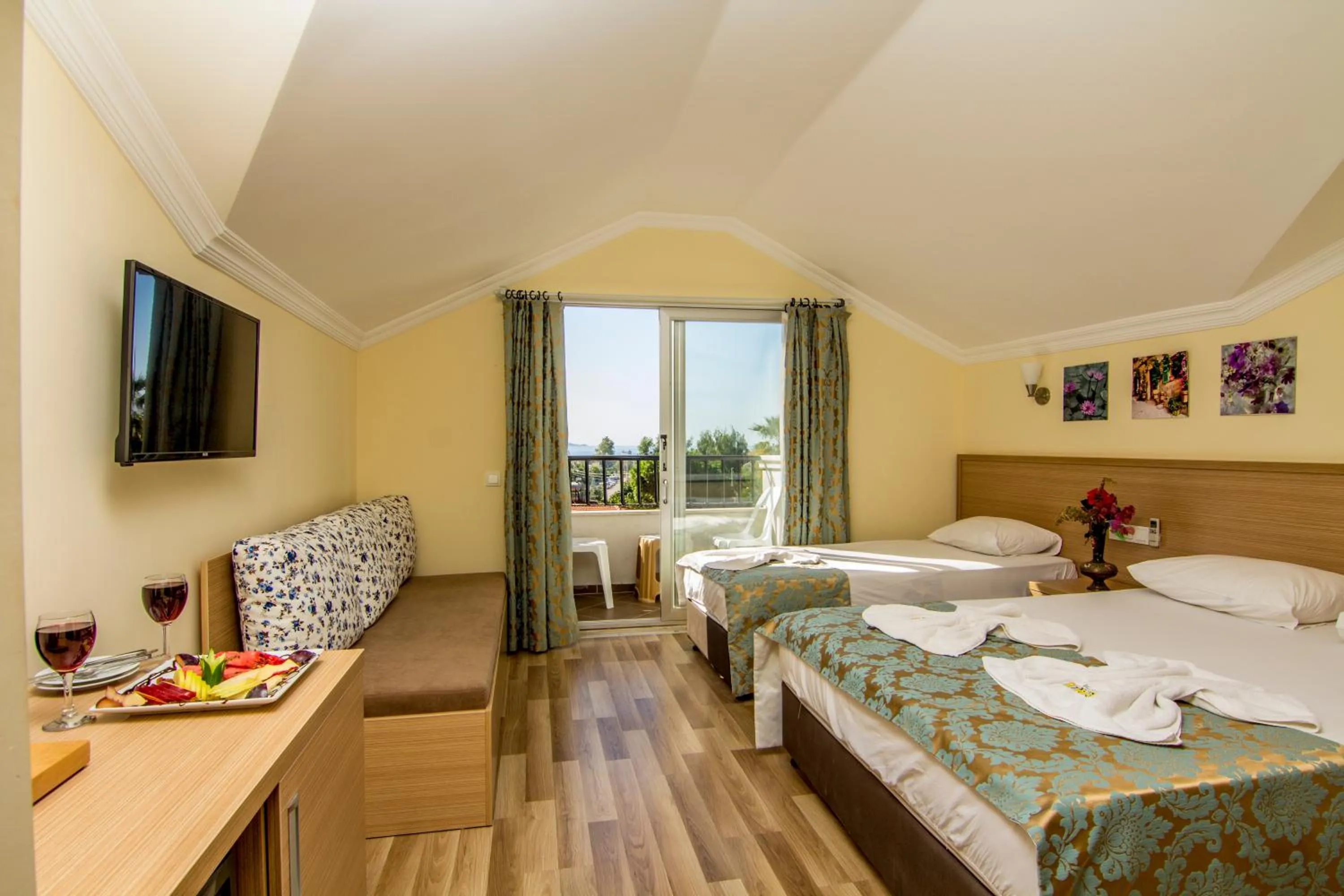 Photo of the whole room in Magic Tulip Hotel