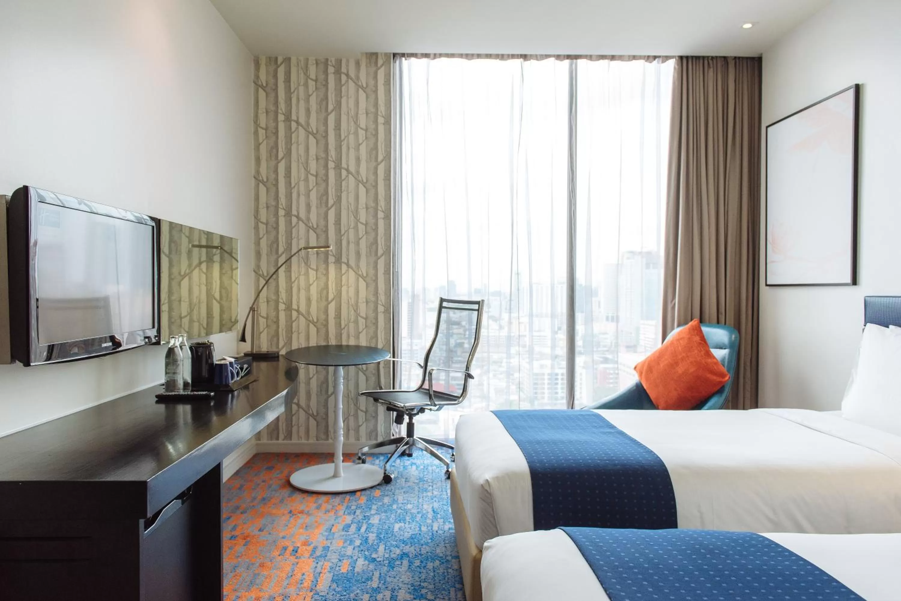 Photo of the whole room, Bed in Holiday Inn Express Bangkok Siam by IHG