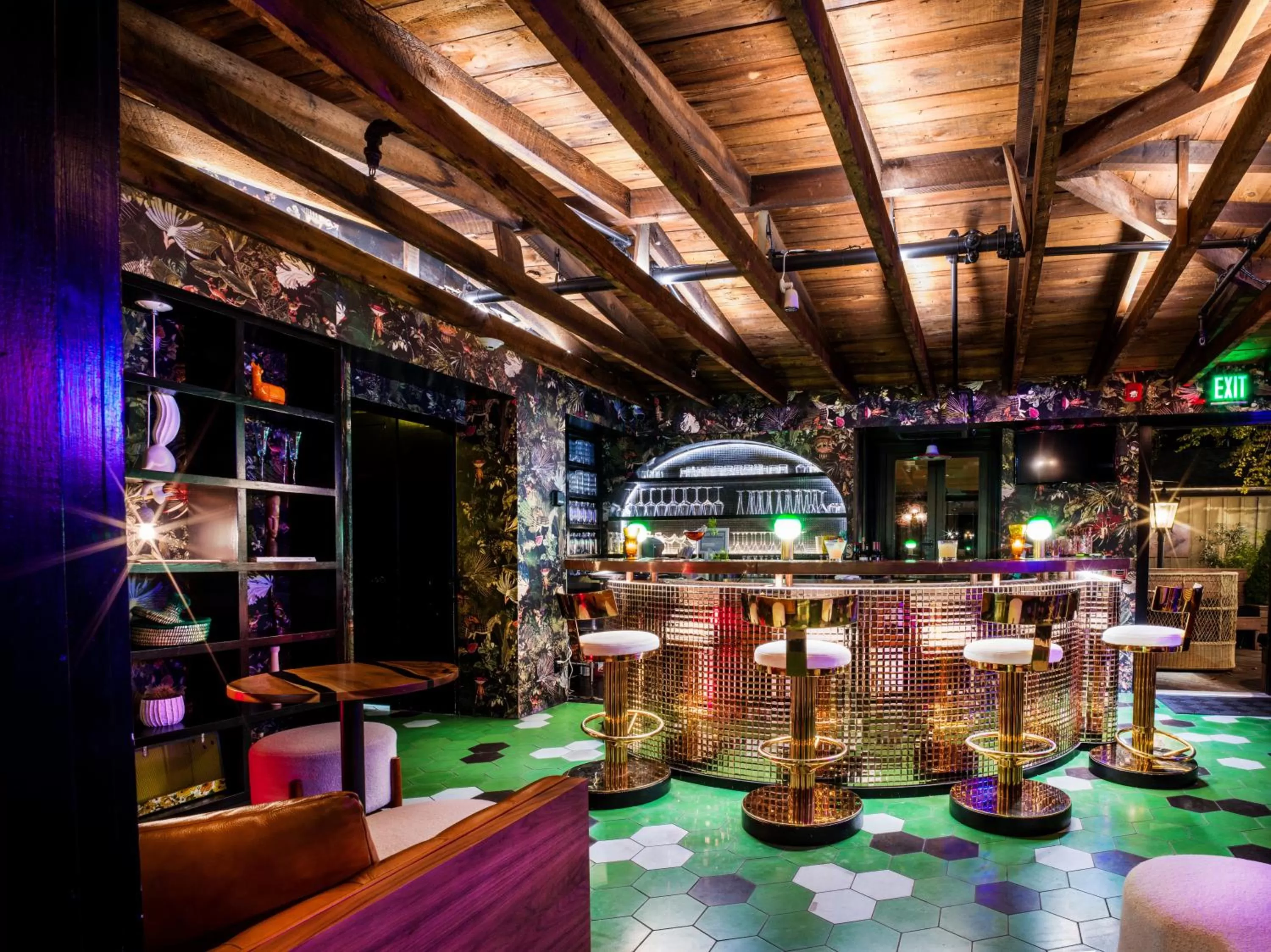 Lounge or bar in American Beech Hotel