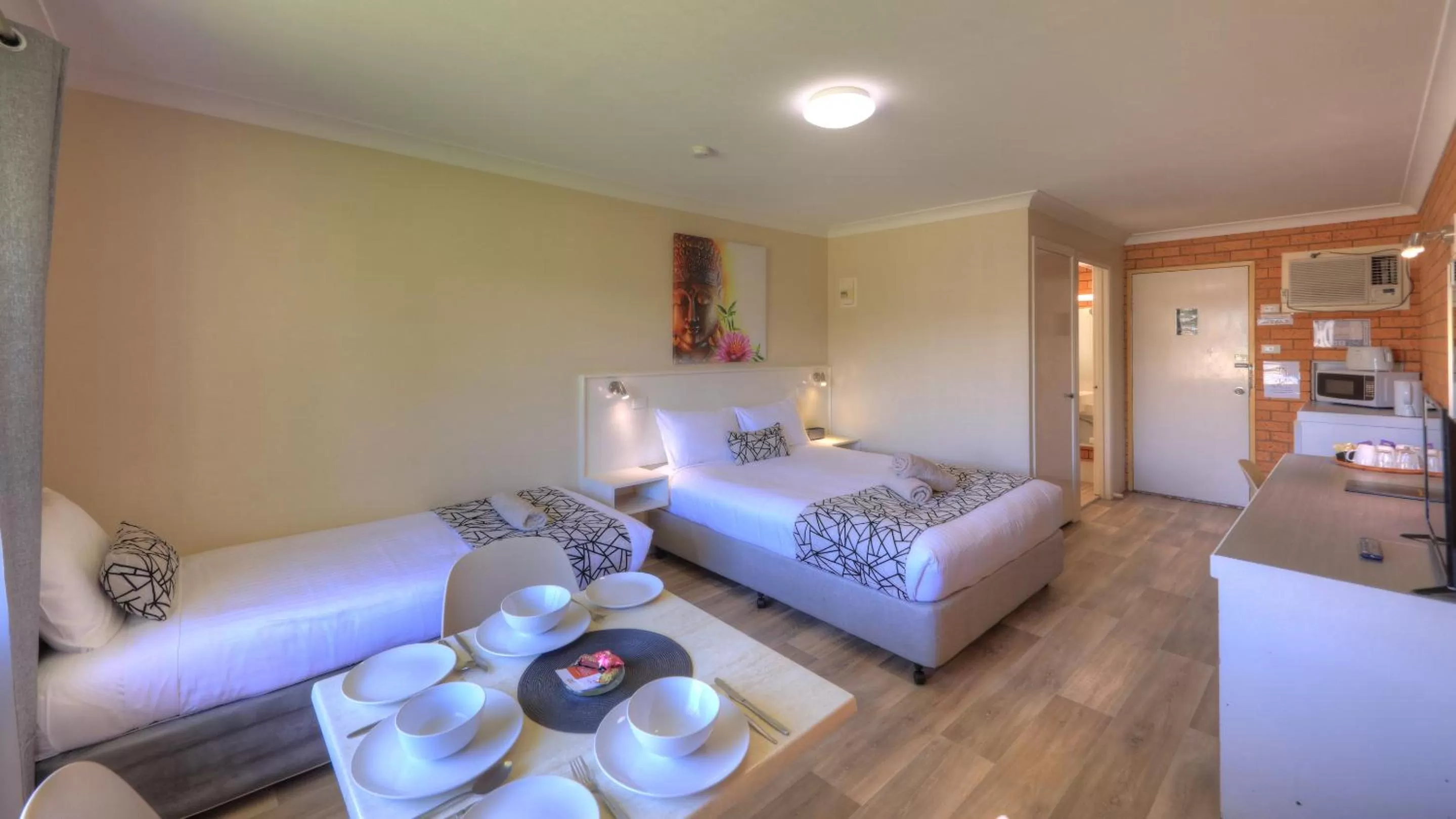 Bed in Rosebourne Gardens Motel