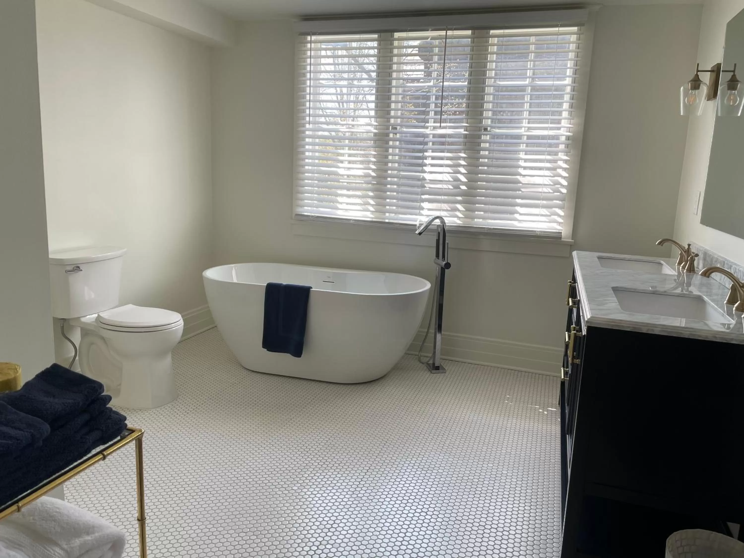 The Argus Hotel & Cocktail Lounge