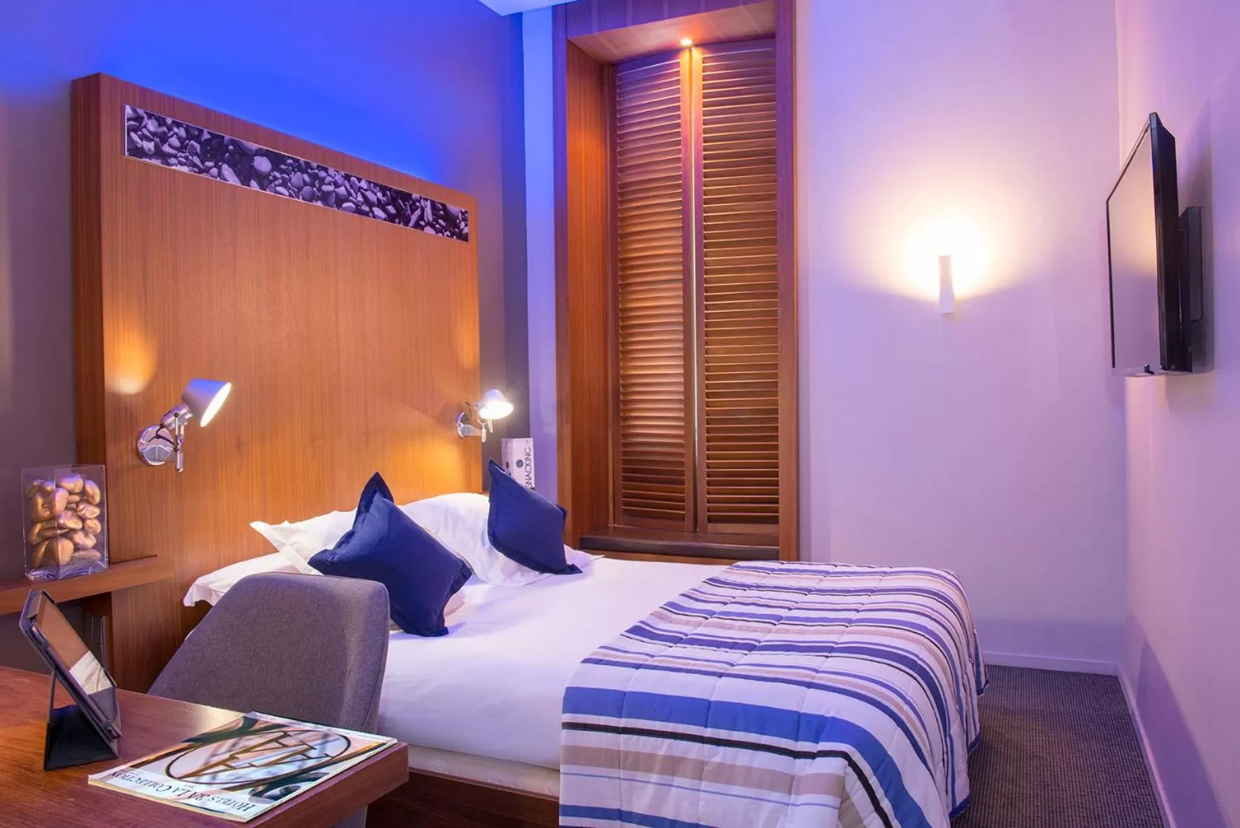 Bed in Hotel Beau Rivage