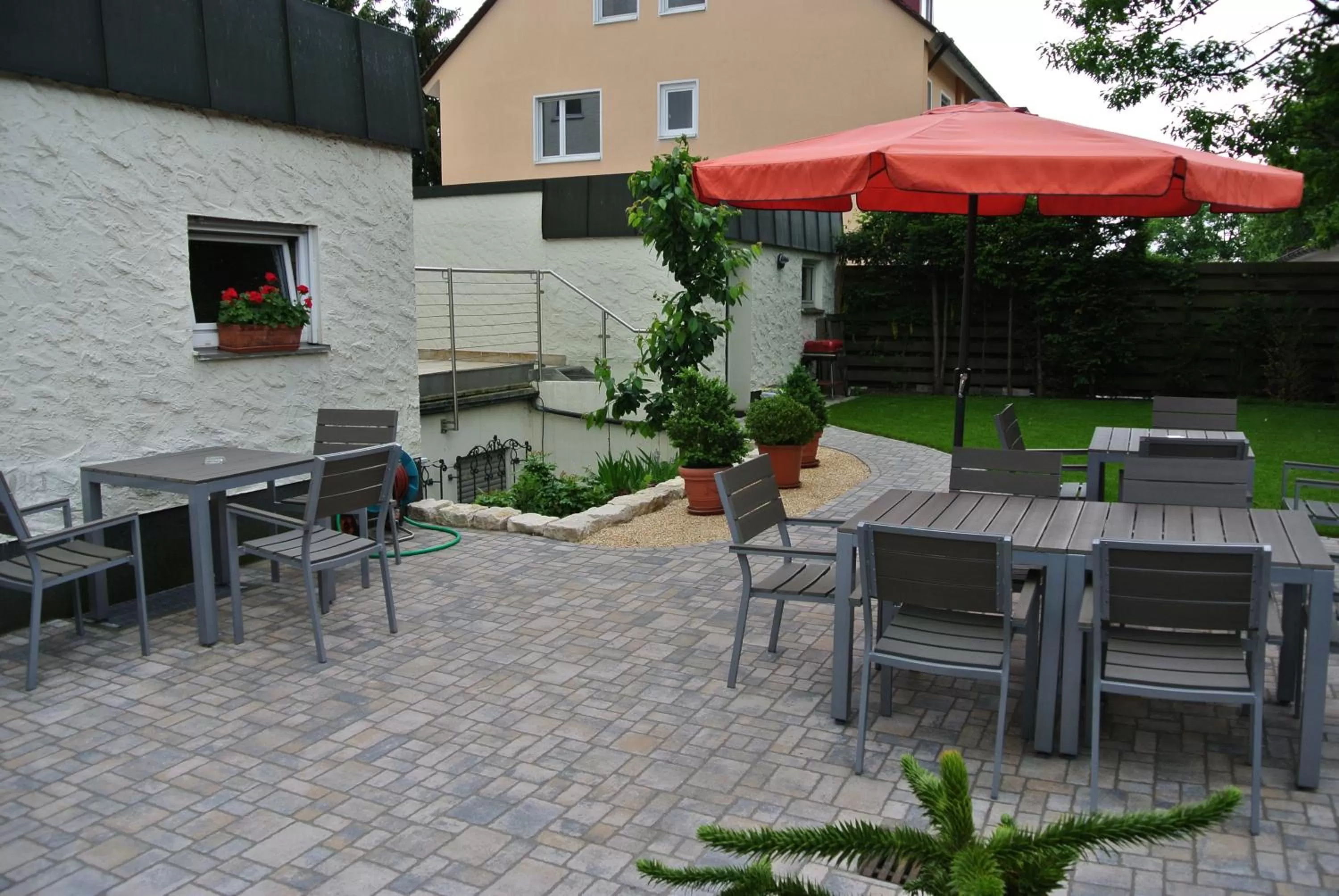 Facade/entrance in Nürnberger Trichter Family-Business Hotel Garni