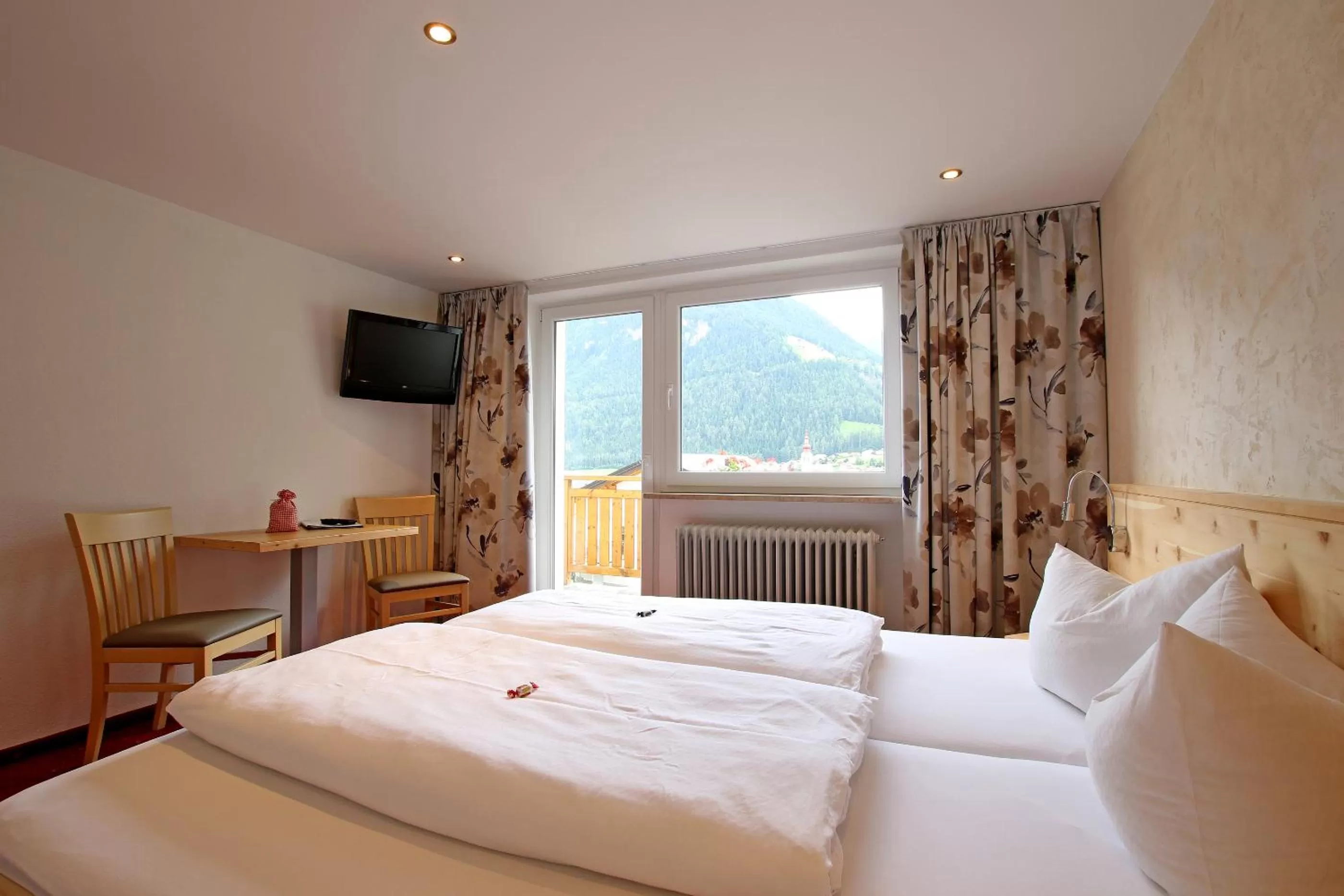 Photo of the whole room, Bed in Pension Fuchs