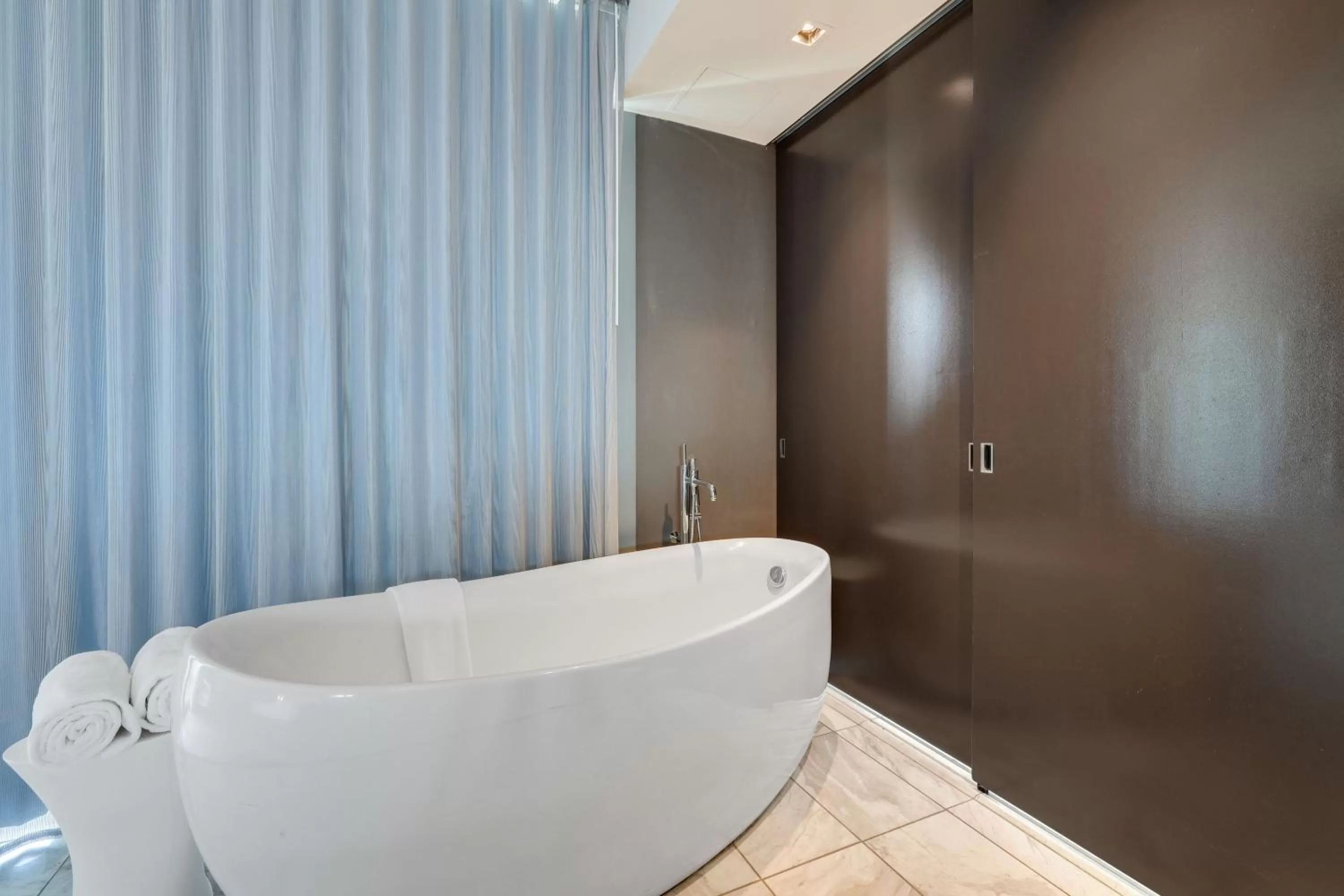 Bath in Vegas Palms HIGH 52nd fl. 1BDR corner penthouse 1220sqft